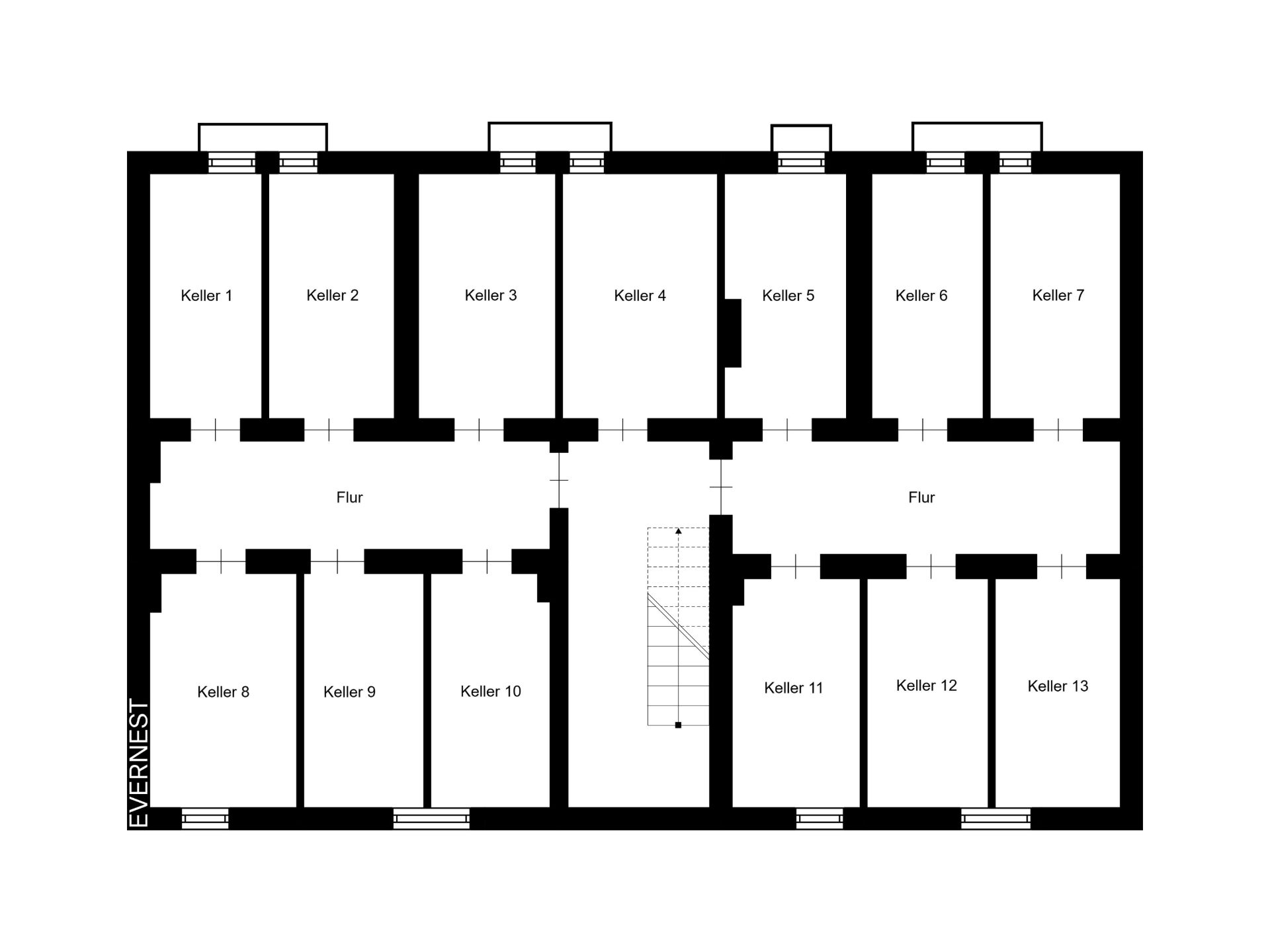 Grundriss mit dreizehn Kellerräumen, Fluren und einer Treppe in der Mitte.
