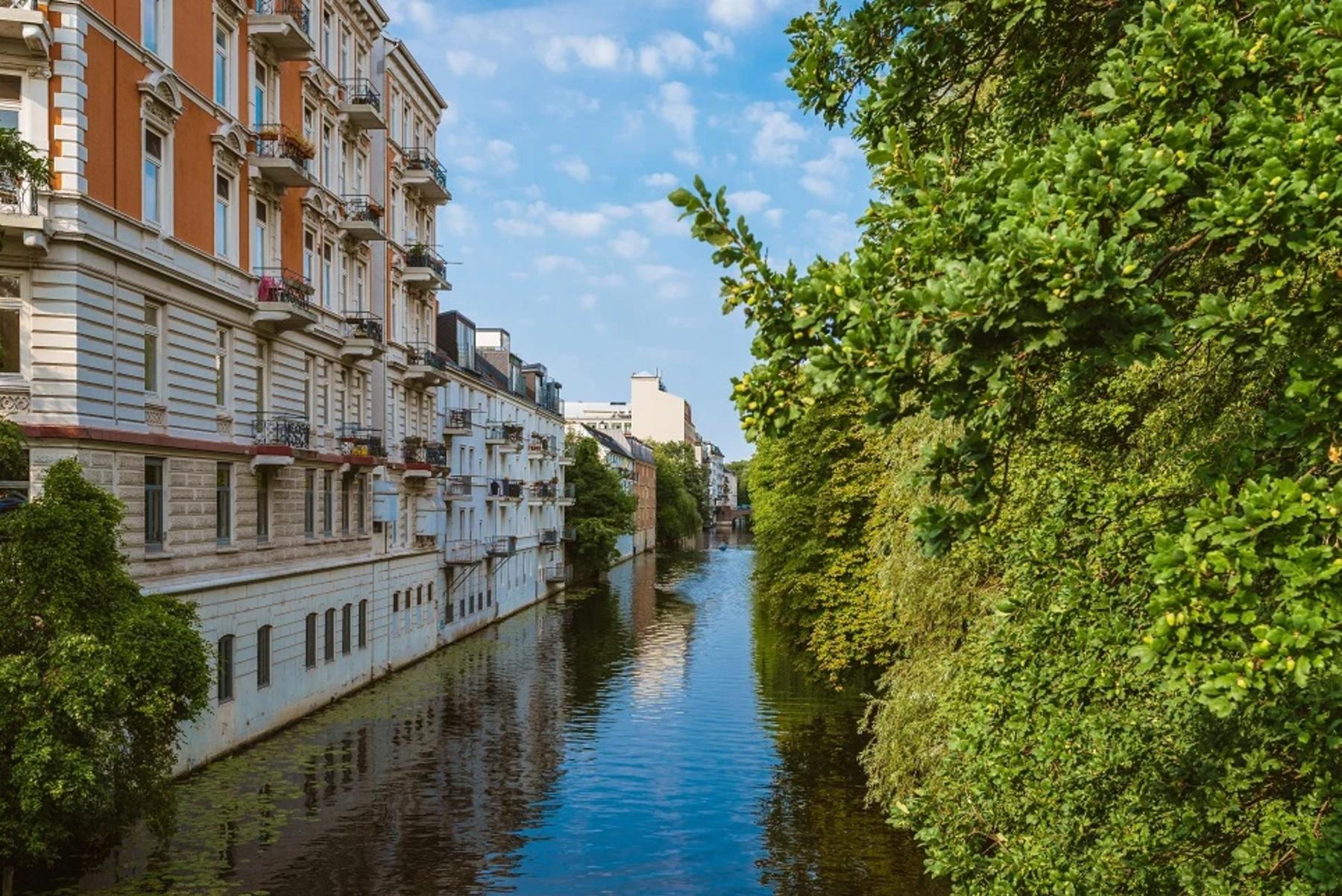 Hamburg Eppendorf Isebekkanal, source: unsplash 