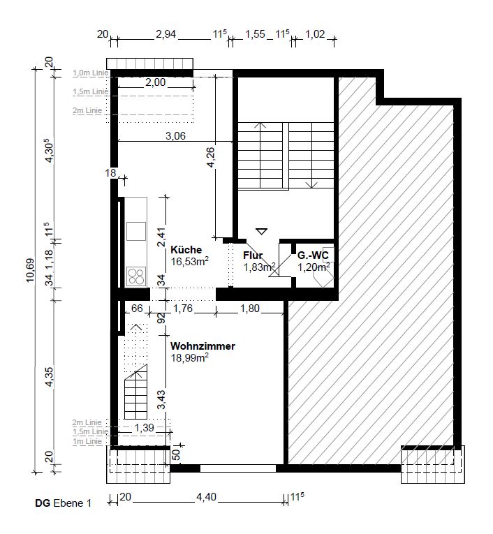 Grundriss einer Wohnung mit Wohnzimmer, Küche, Flur und Gäste-WC in Ebene 1.