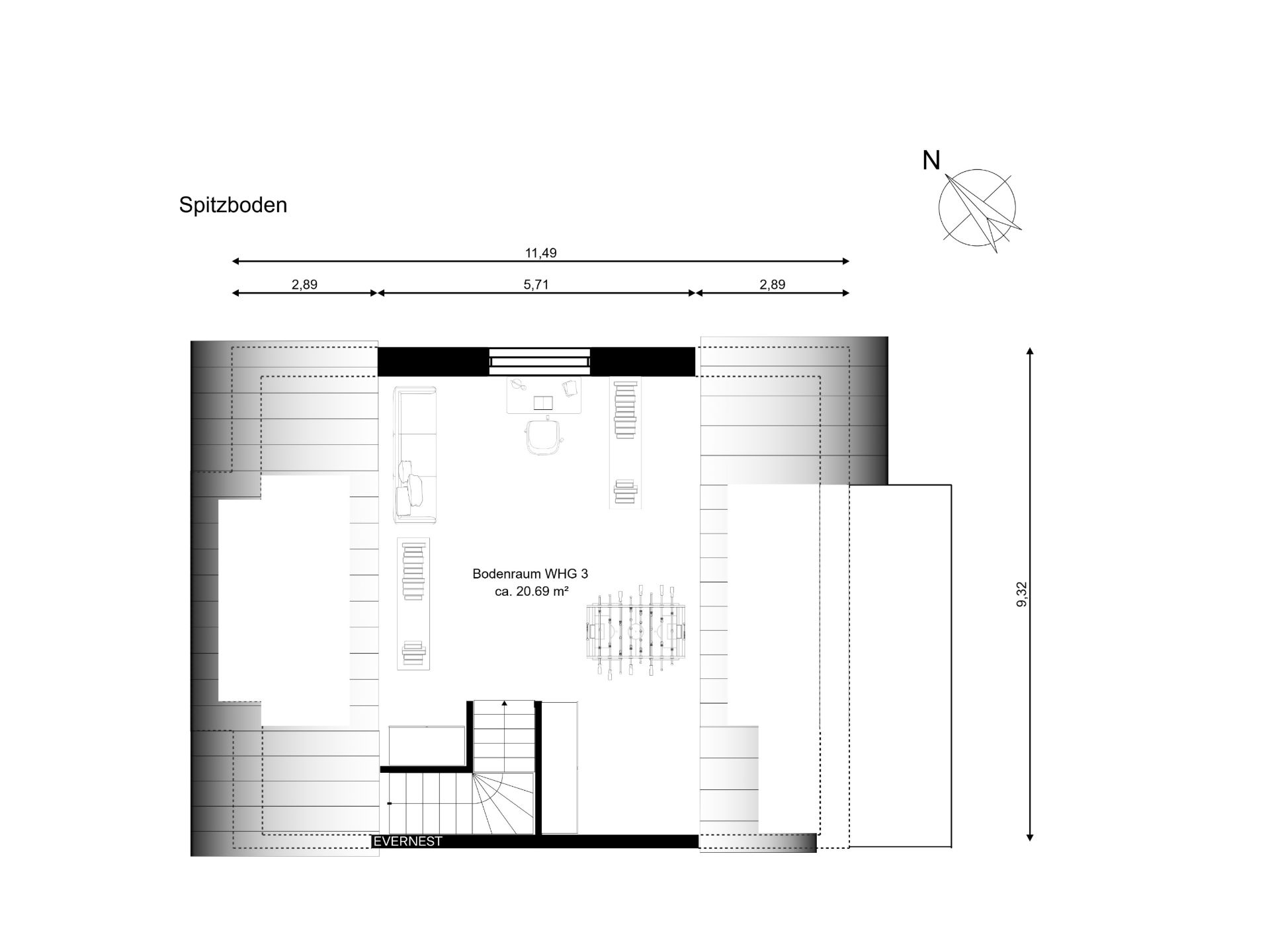 Grundriss eines Dachgeschossraums mit Treppe und Einrichtung, Maße sind eingezeichnet.
