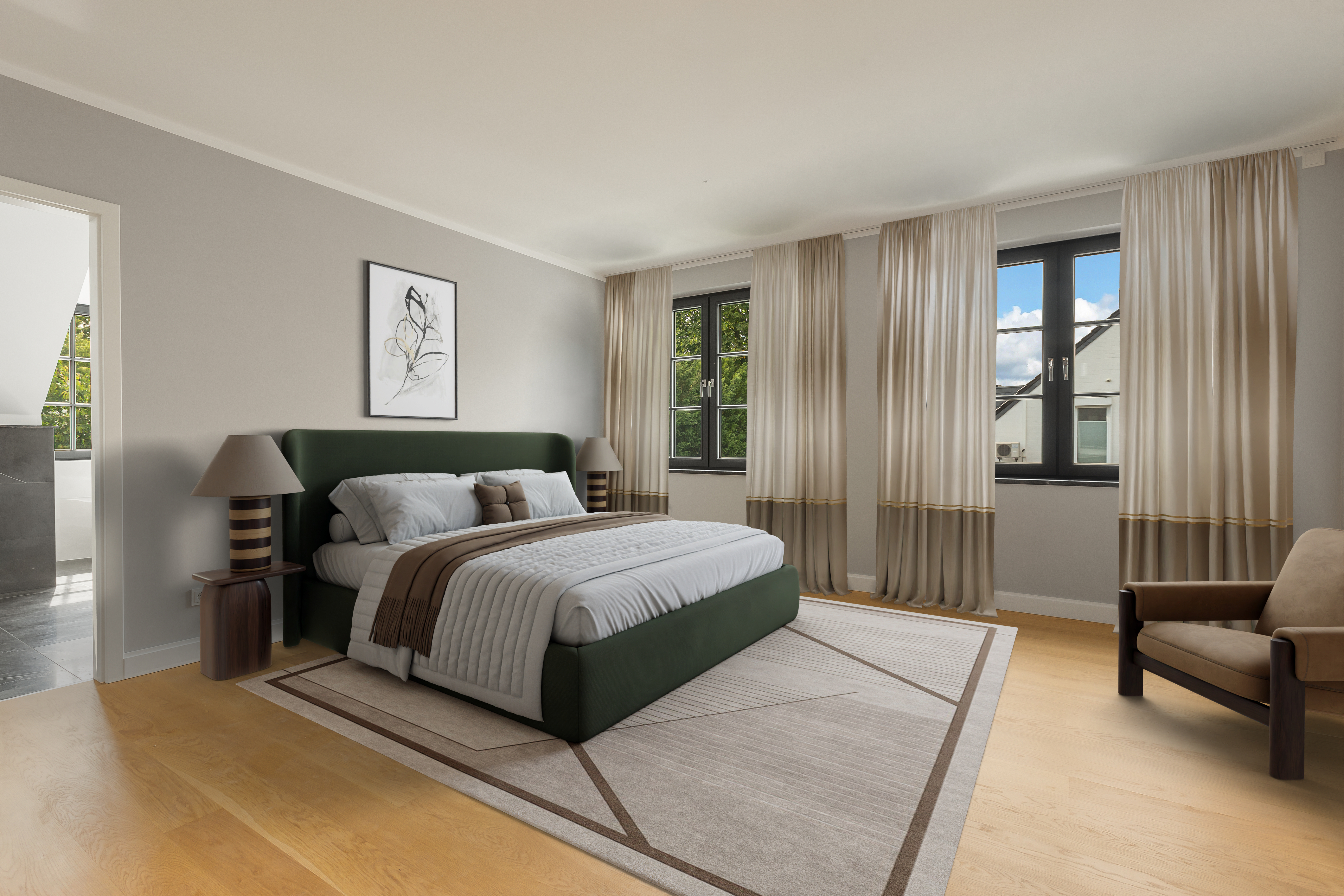 Modernes Schlafzimmer mit großem Bett, Teppich, Sessel, Vorhängen und zwei Fenstern.