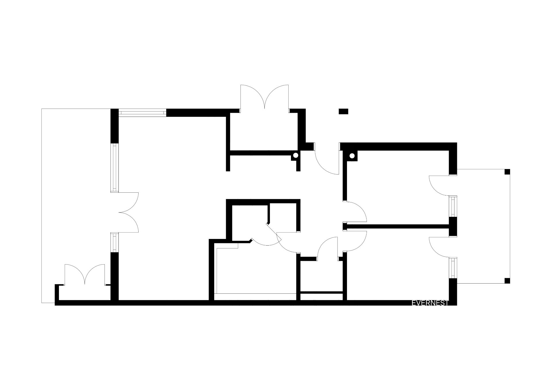 Schwarz-weißer Grundriss einer Wohnung mit mehreren Zimmern und Türen.
