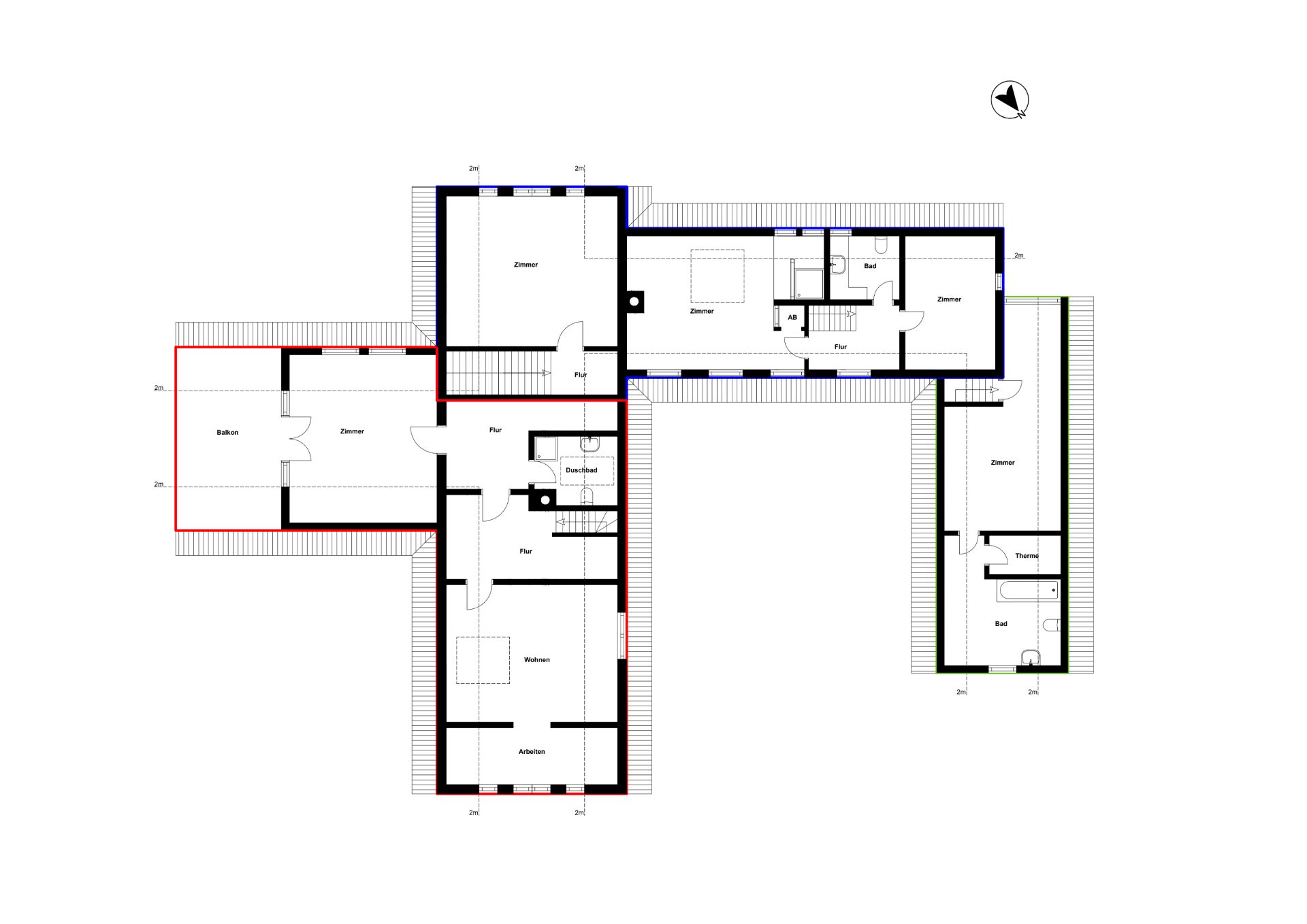 Grundriss eines Wohnhauses mit mehreren Zimmern, Fluren, Bädern und einem Balkon.