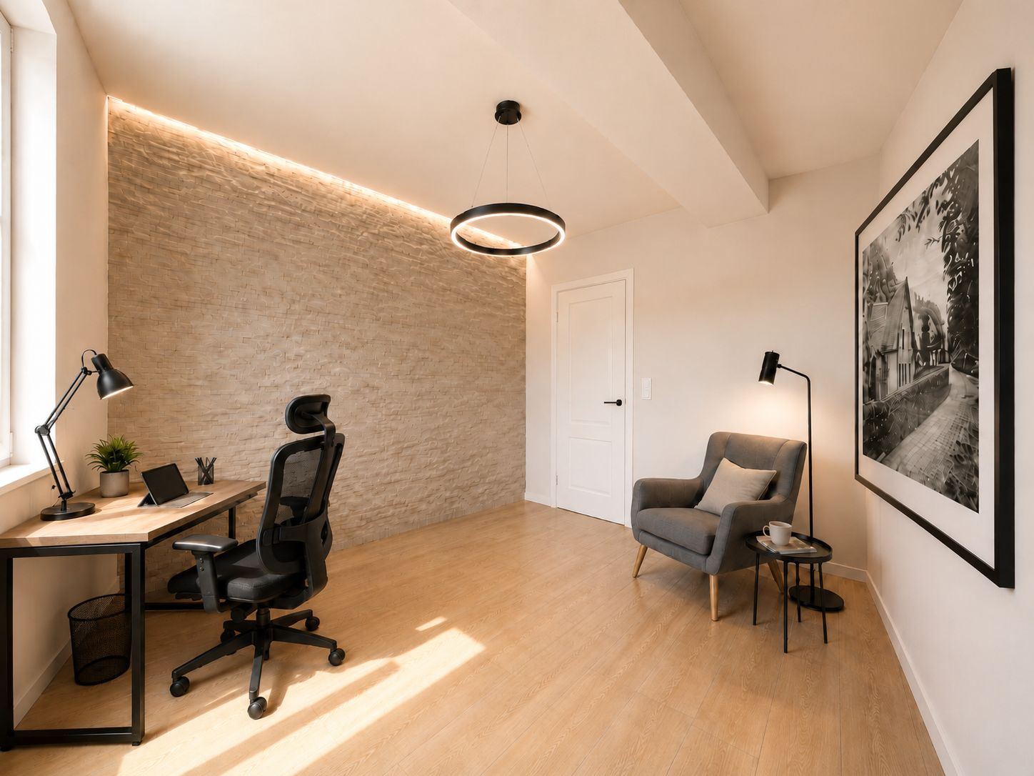 Modernes Arbeitszimmer mit Schreibtisch, Bürostuhl, Sessel und großem Bild an der Wand.