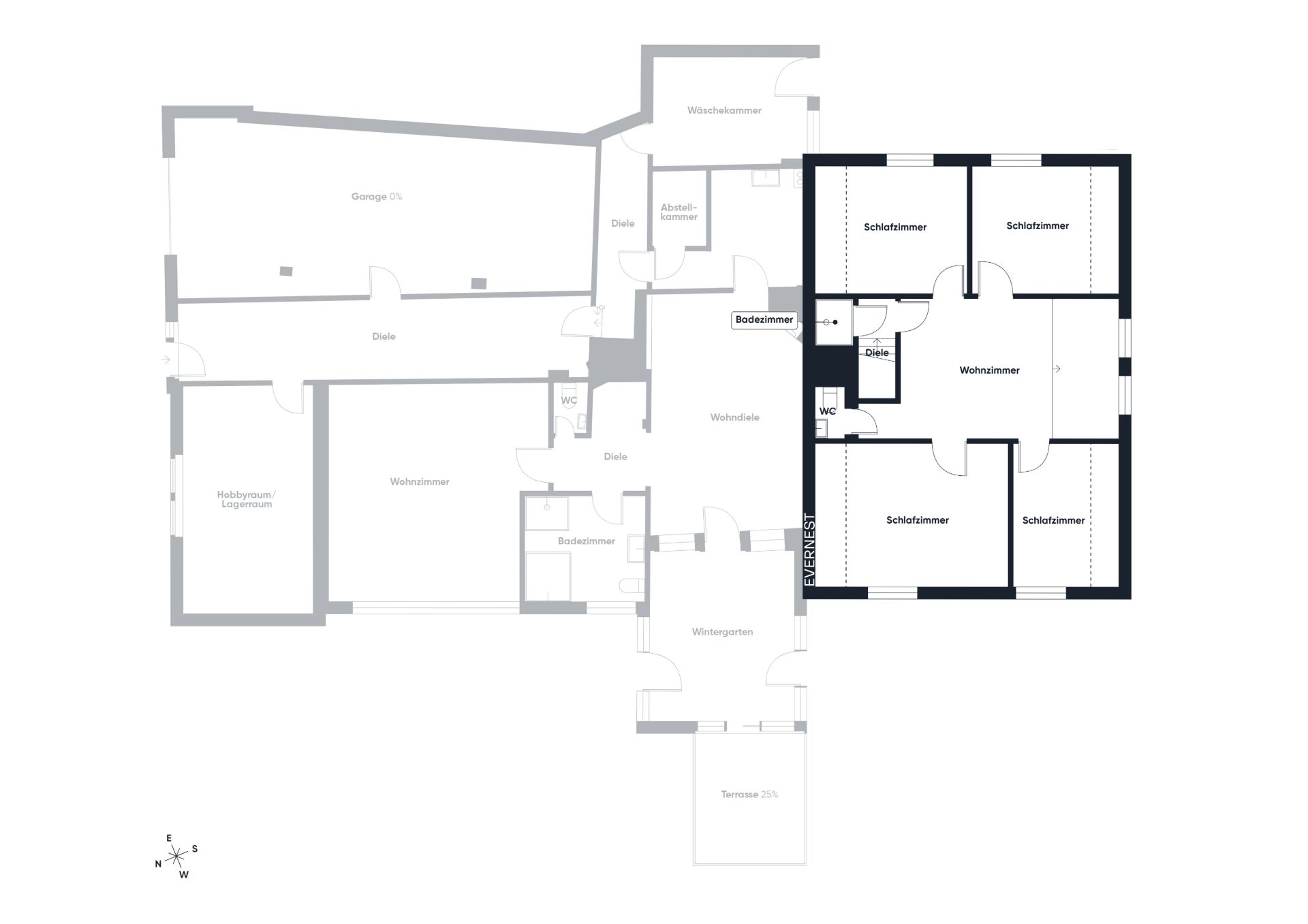 Grundriss eines Wohnhauses mit mehreren Schlafzimmern, Wohnzimmern und Garagenbereich.