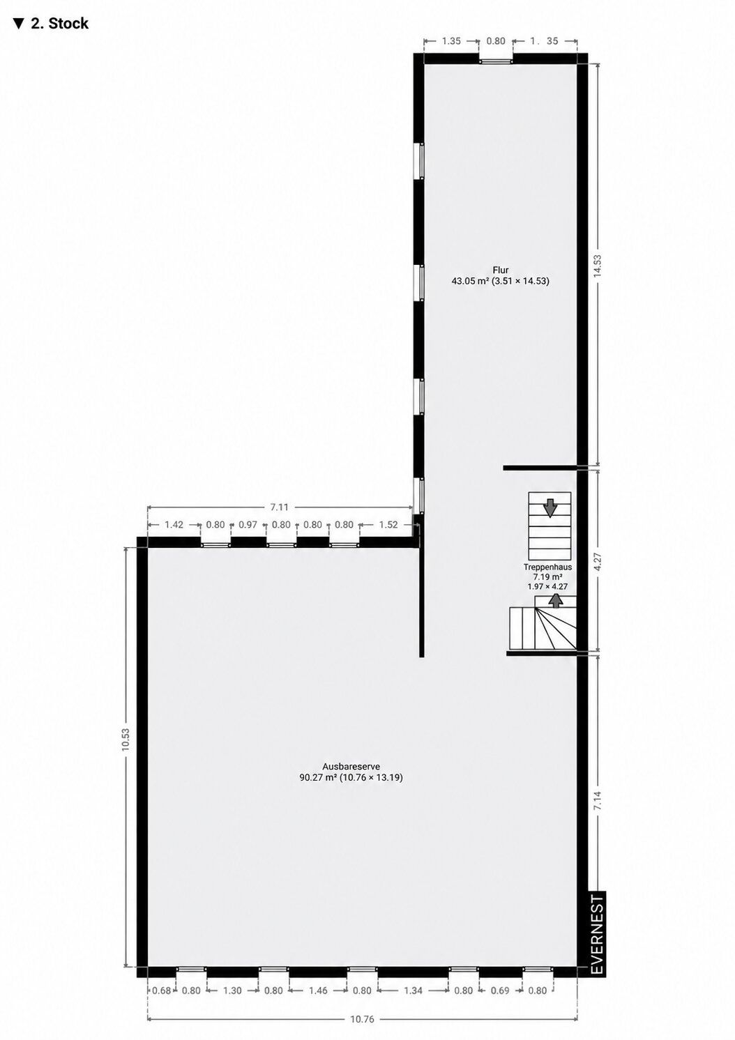 Grundriss des 2. Stocks mit Flur, Treppenhaus und großem offenen Bereich.