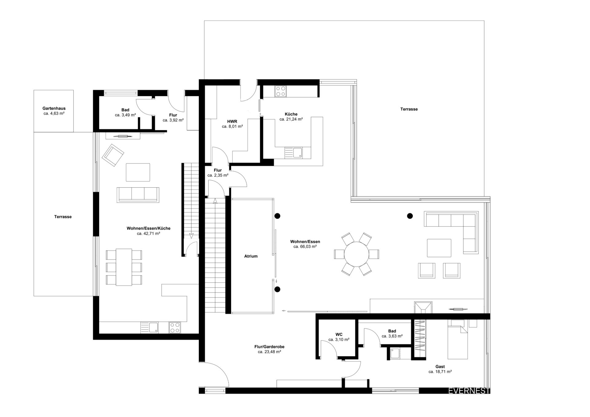Grundriss eines Wohnhauses mit mehreren Zimmern, Küche, Bad, Gästezimmer und Terrasse.