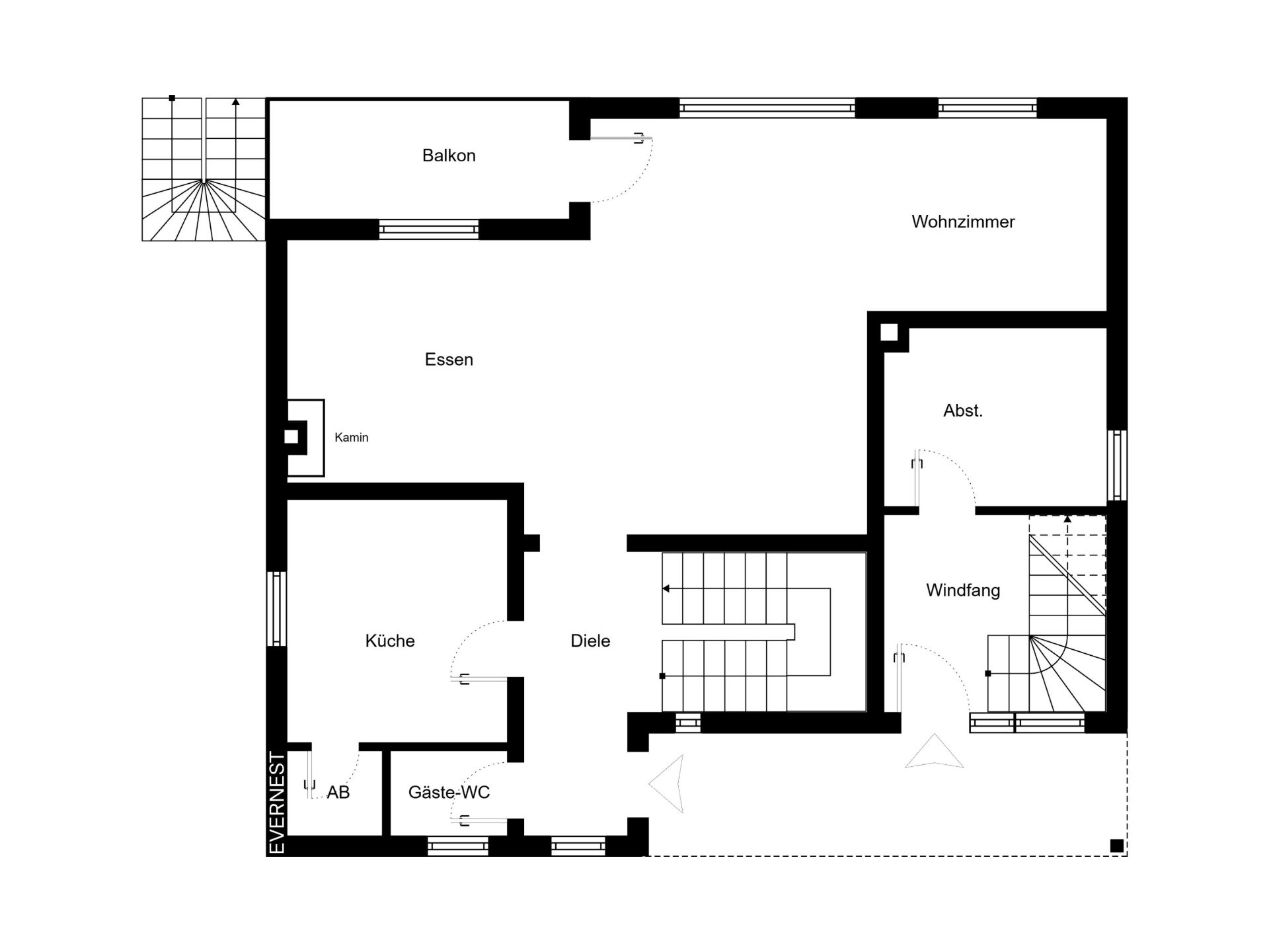 Grundriss zeigt Wohnzimmer, Küche, Essbereich, Gäste-WC, Abstellraum, Balkon und Flur.
