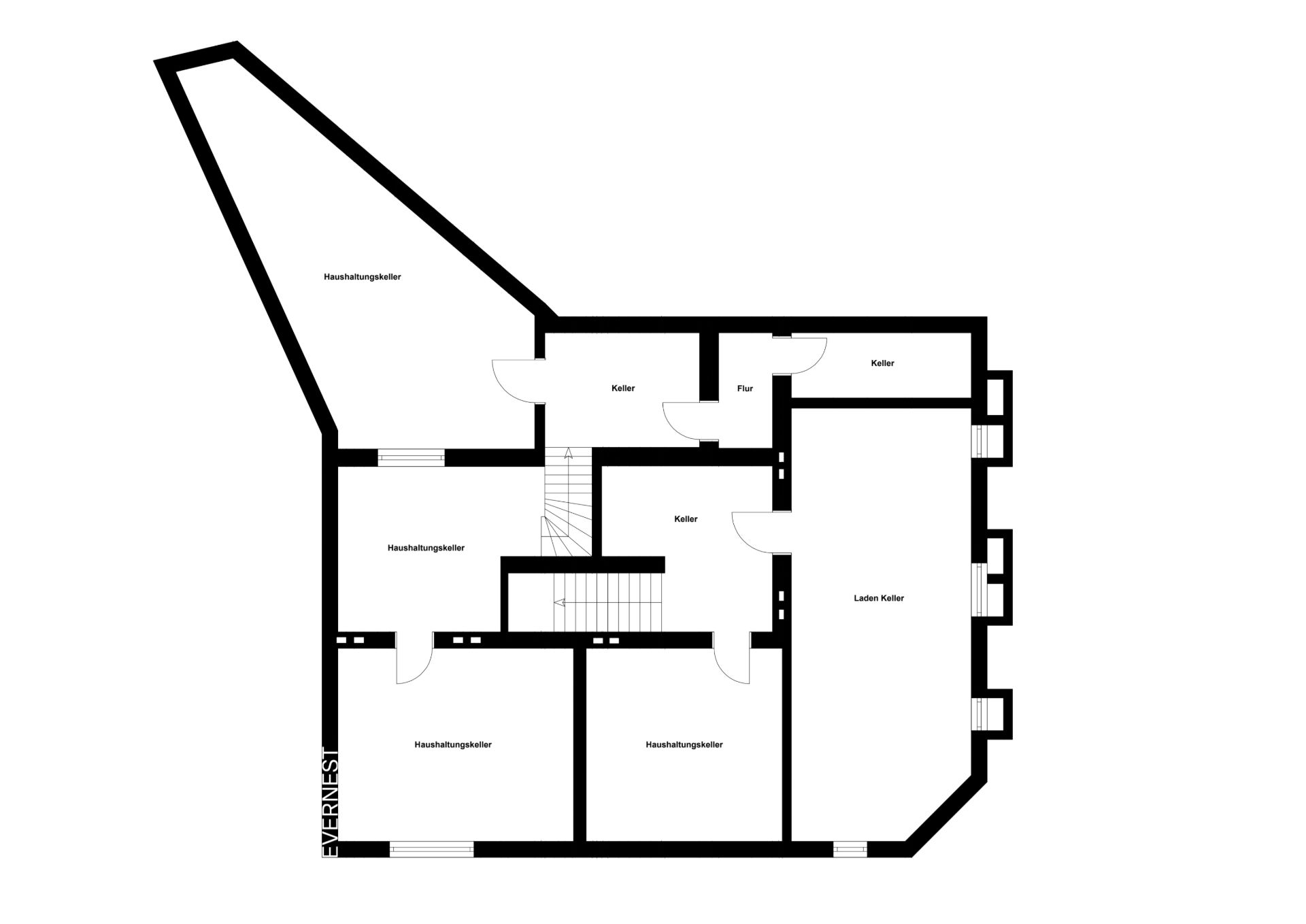 Grundriss eines Kellers mit mehreren Räumen und Flur, Treppenhaus in der Mitte.