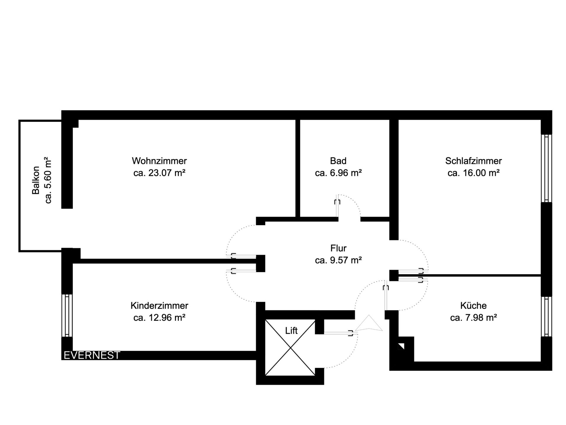 Grundriss einer Wohnung mit Wohnzimmer, Schlafzimmer, Kinderzimmer, Bad, Küche, Flur und Balkon.