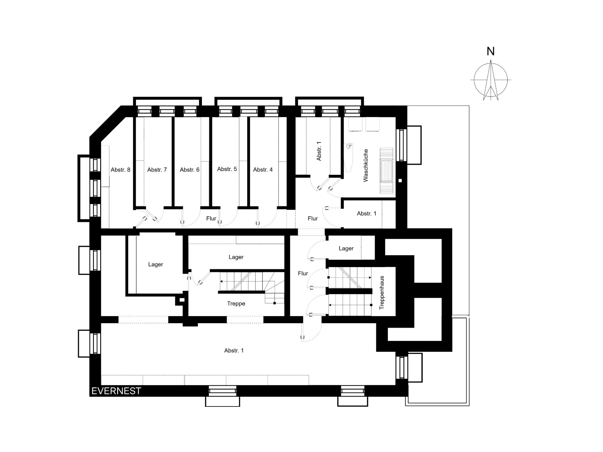 Grundriss eines Kellers mit mehreren Abstellräumen, Lagerräumen und Waschküche.