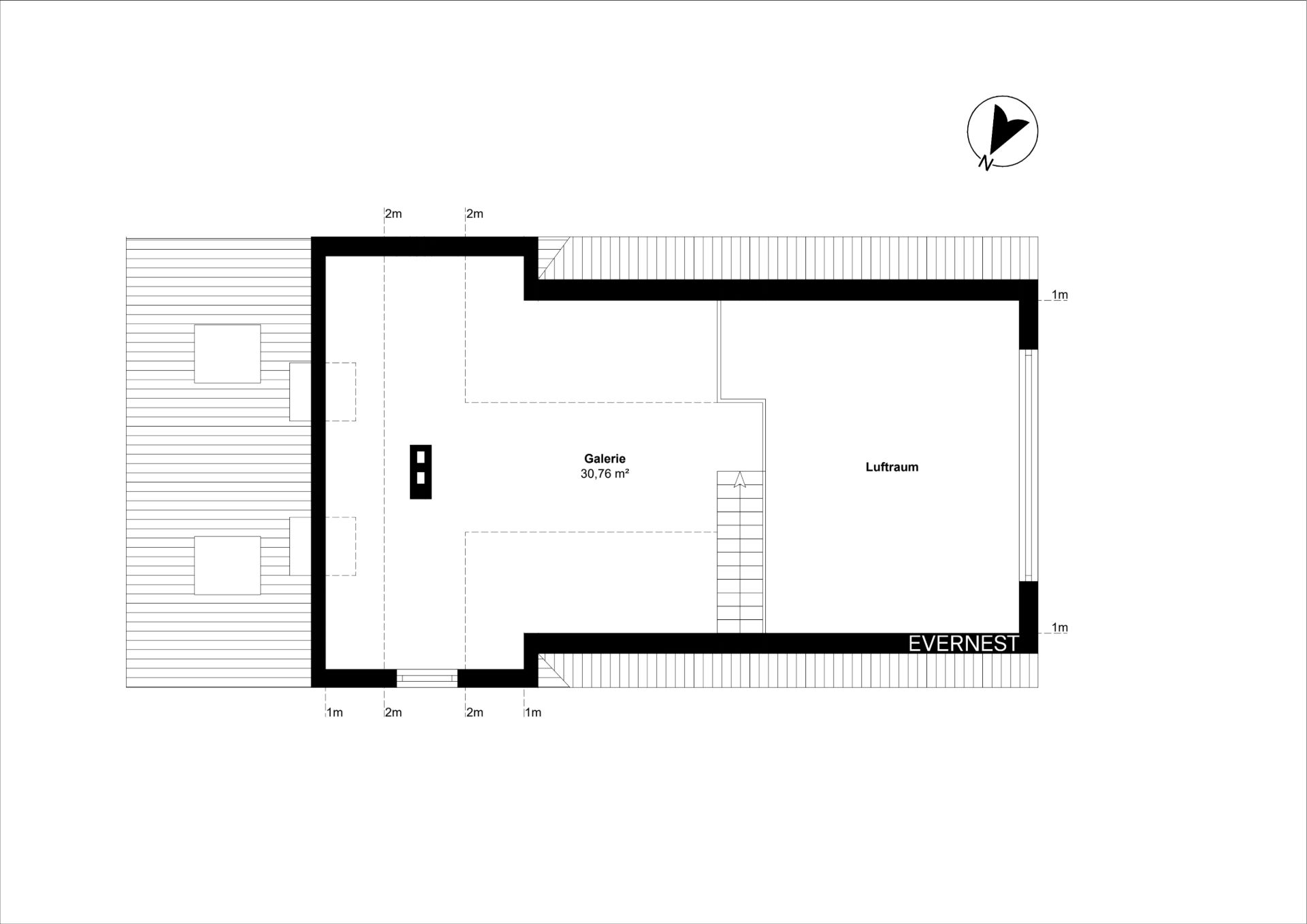 Grundriss mit Galerie, Luftraum, Treppe und Terrasse, Maße sind eingezeichnet.