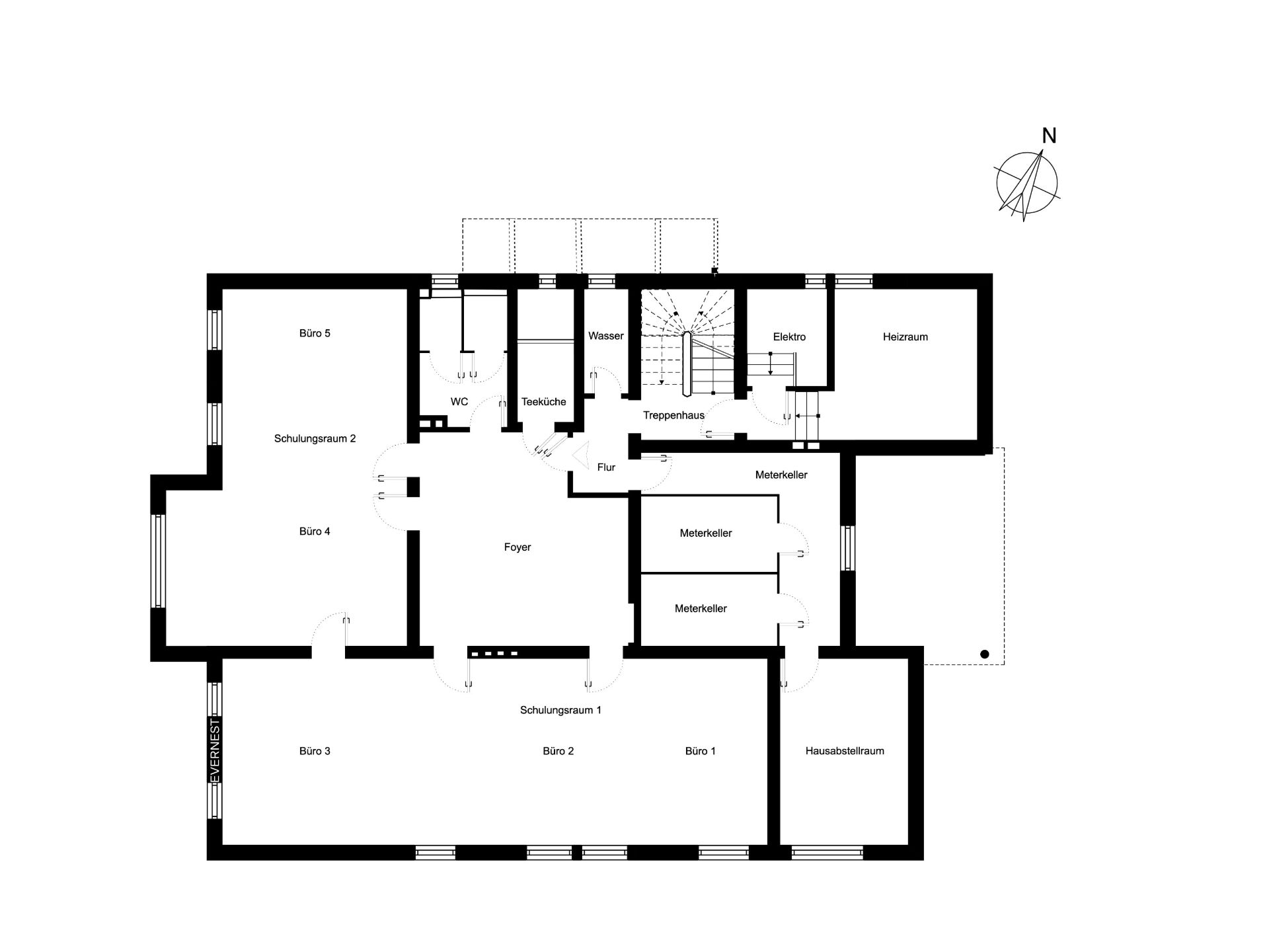 Grundriss mit Büros, Schulungsräumen, Foyer, Hausarbeitsraum, Technikraum und Heizraum.