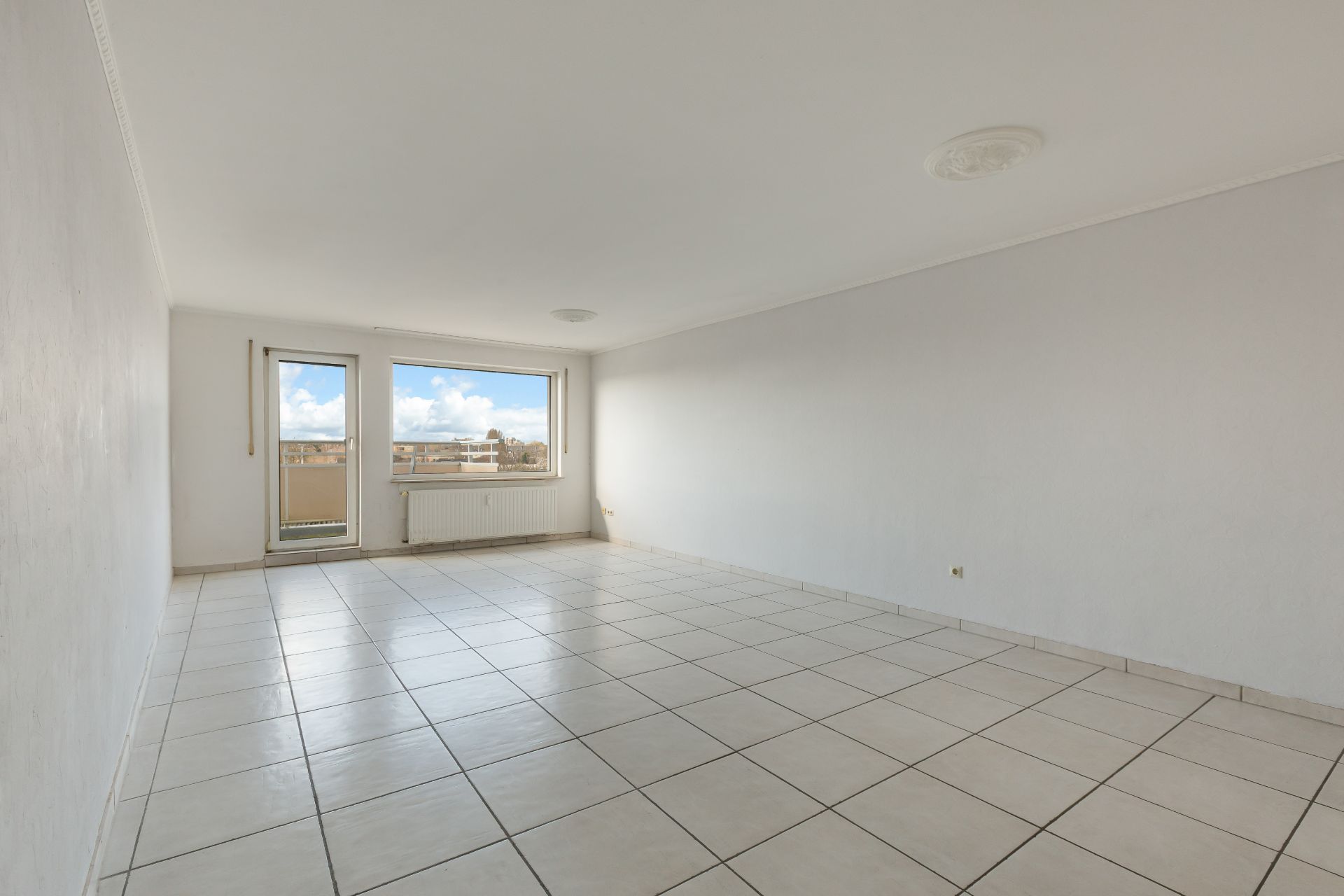 3 Zimmer mit Weitblick und Stellplatz in Niehl am Rhein, bezugsfrei