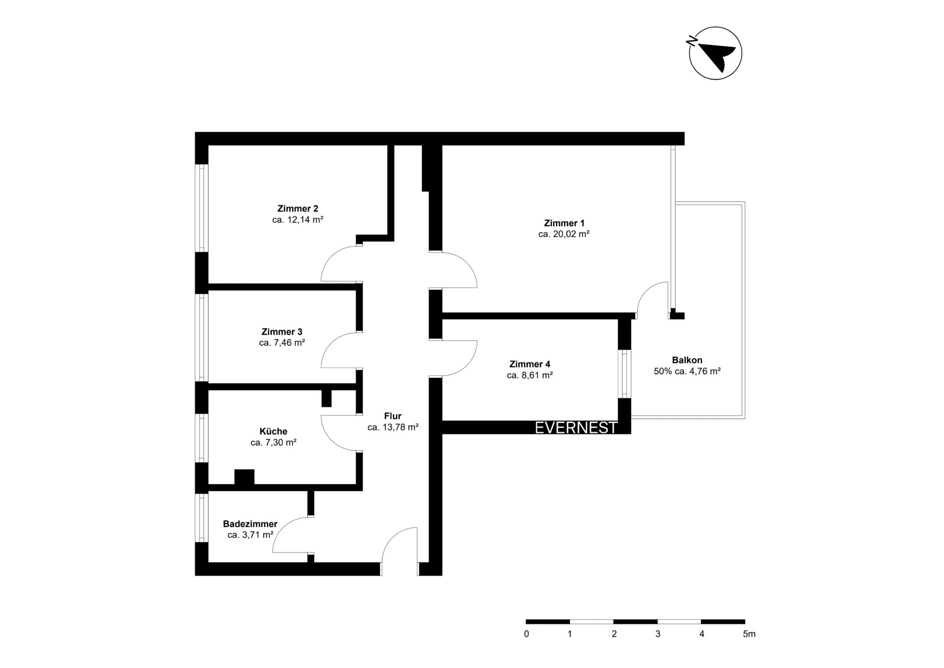 Grundriss mit vier Zimmern, Küche, Badezimmer, Flur und Balkon, alle Bereiche beschriftet.