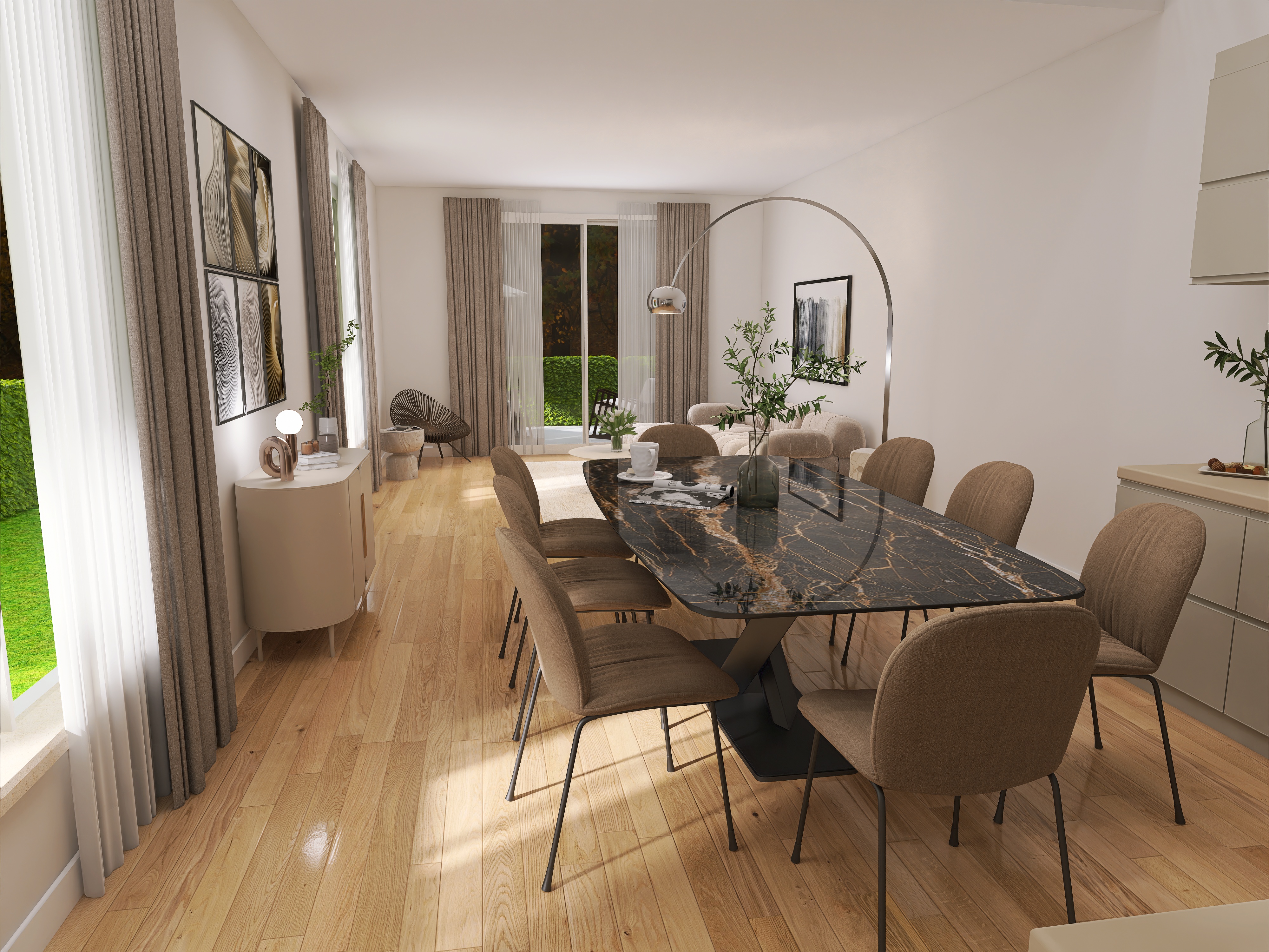 Esszimmer mit schwarzem Marmortisch, braunen Stühlen und großen Fenstern mit hellen Vorhängen.