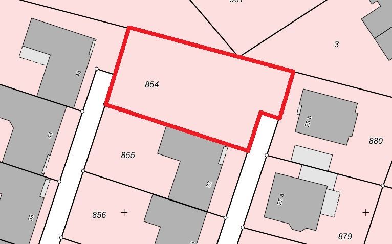 Kartenausschnitt mit markiertem Grundstück 854 in Rot zwischen mehreren Gebäuden.