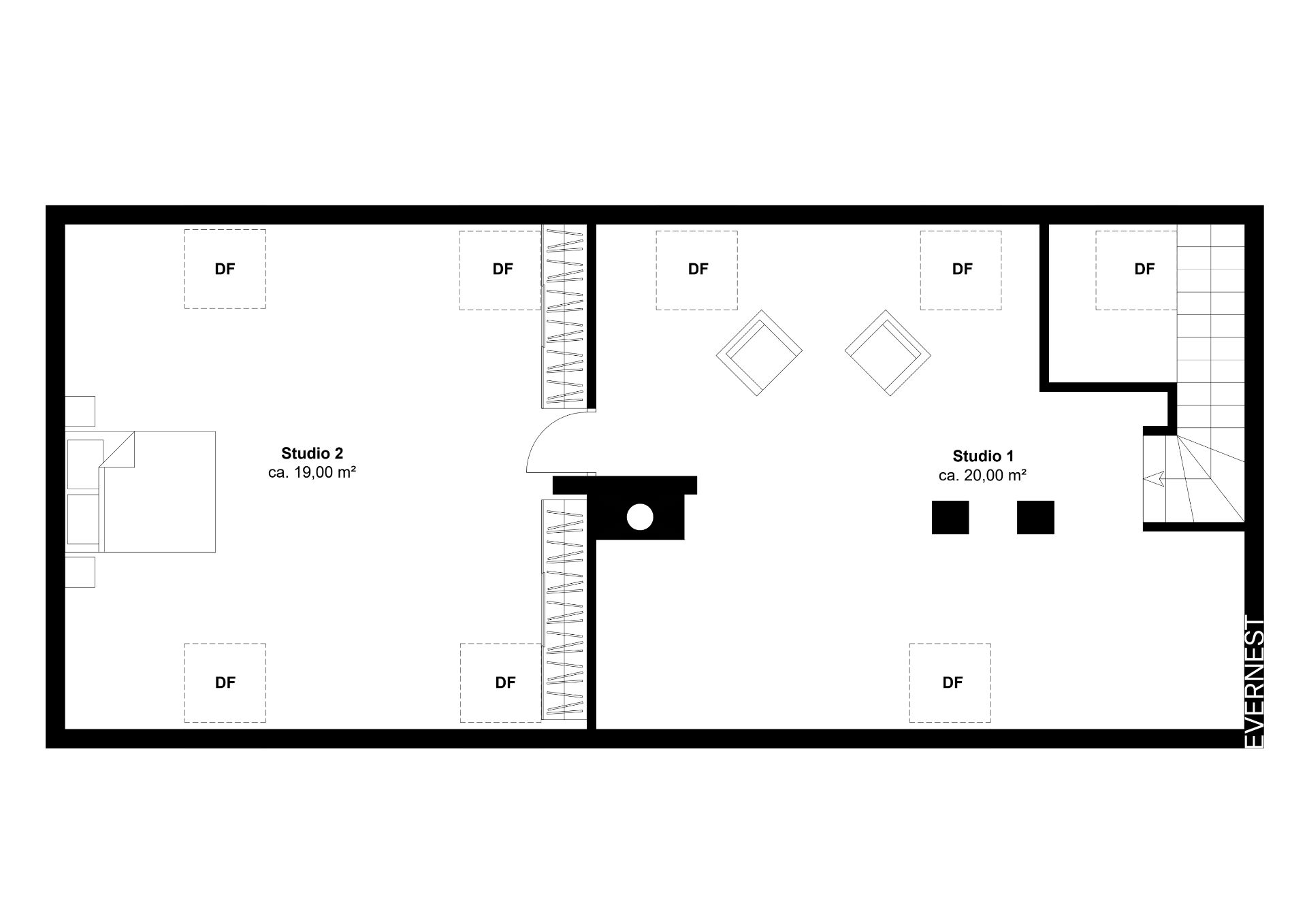 Grundriss mit zwei Studios, Möbeln und mehreren markierten Bereichen, sowie einer Treppe.