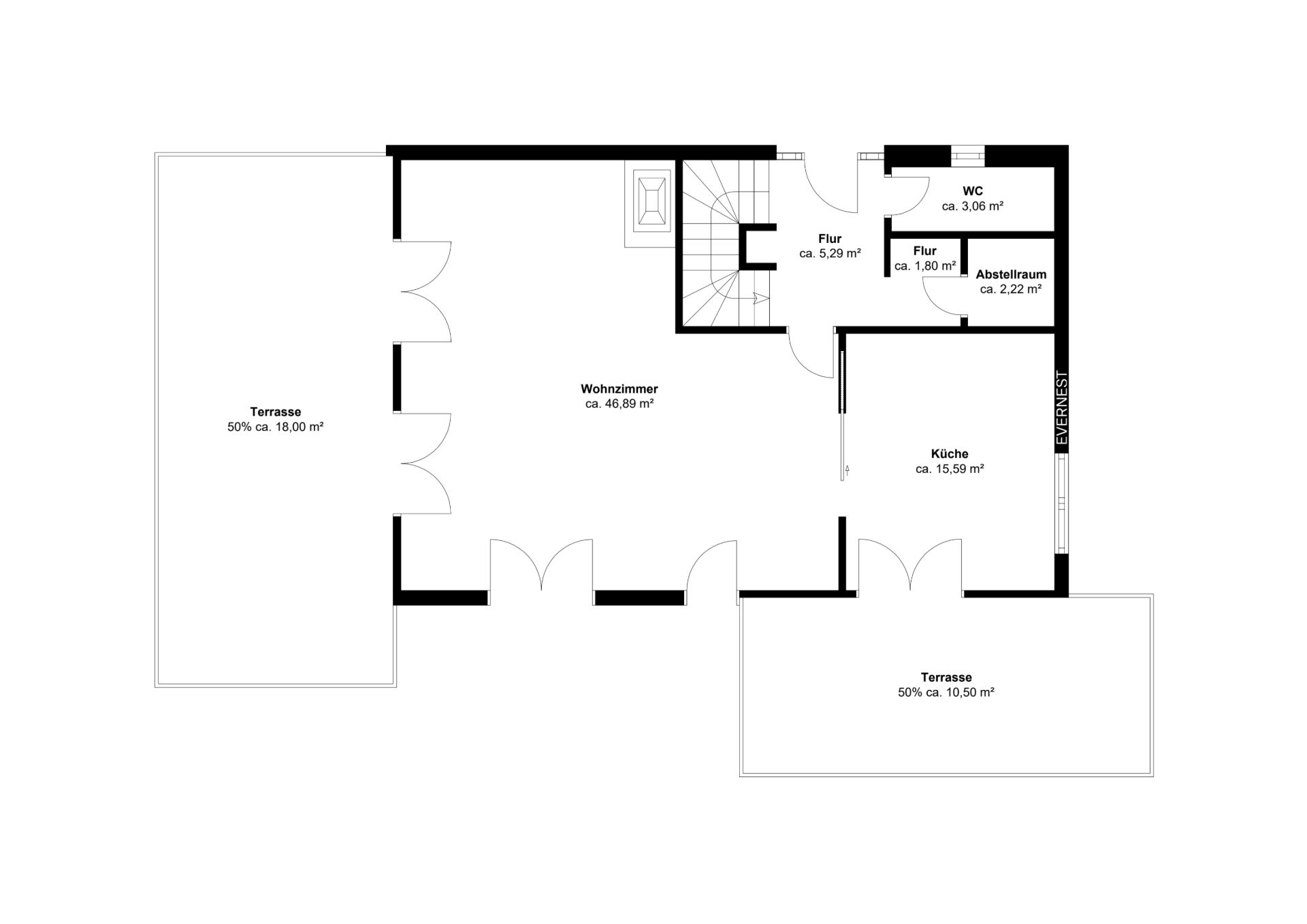 Grundriss einer Wohnung mit Wohnzimmer, Küche, zwei Terrassen, Flur, WC und Abstellraum.