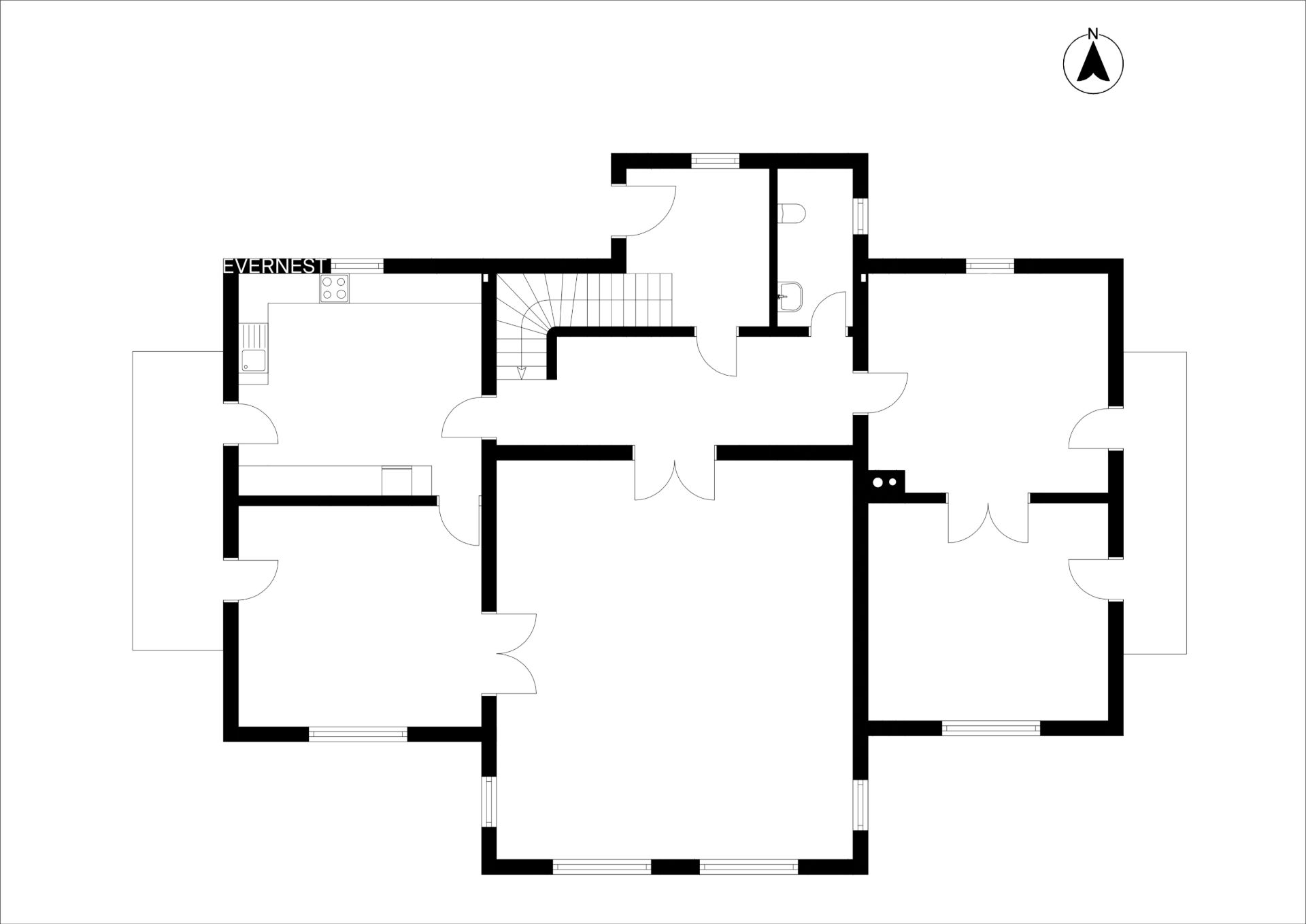 Grundriss eines Wohnhauses mit mehreren Räumen, Türen und einem Treppenhaus.