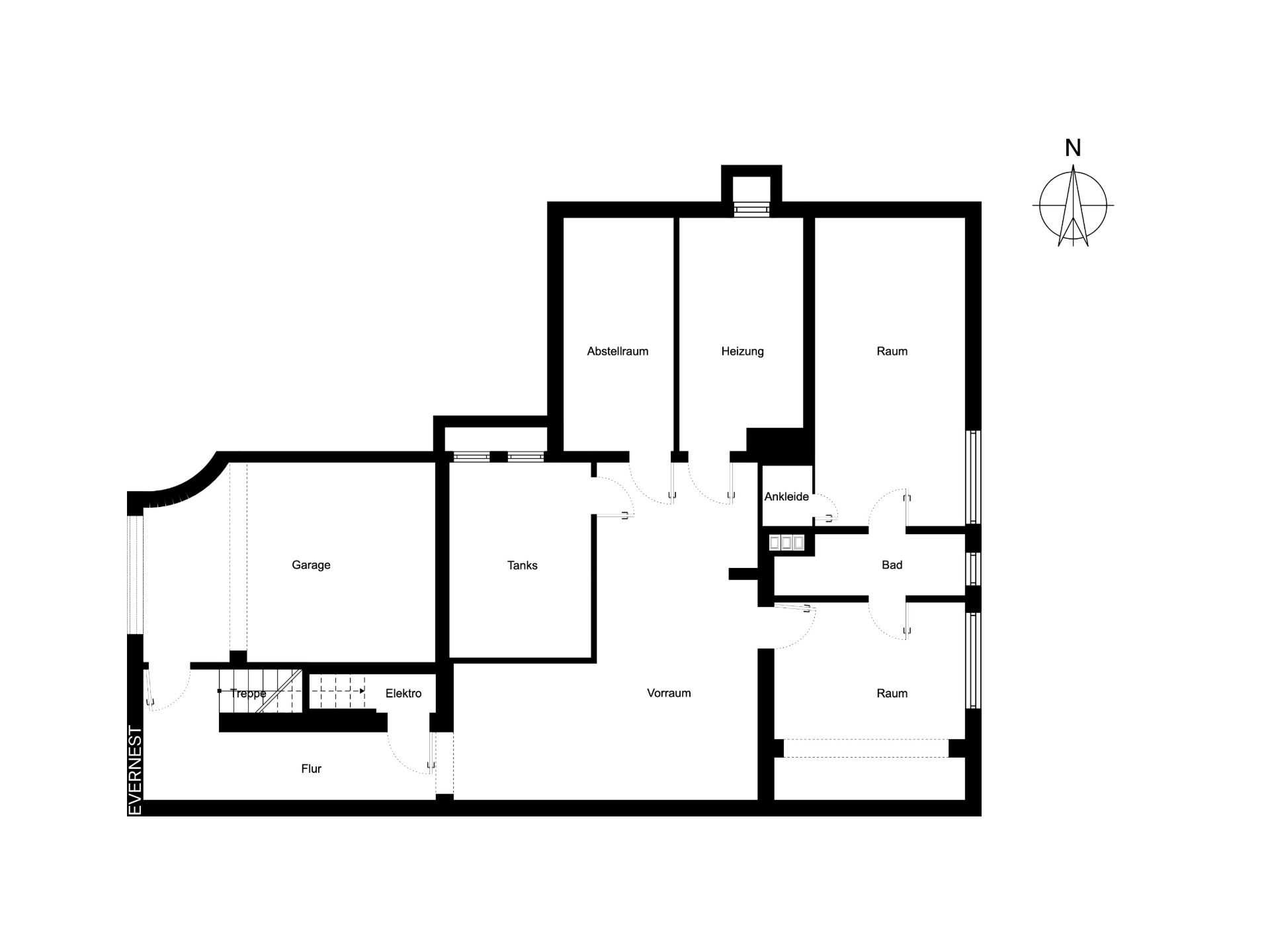 Grundriss eines Kellers mit Garage, Vorräumen, Bad, Heizungsraum und mehreren weiteren Räumen.