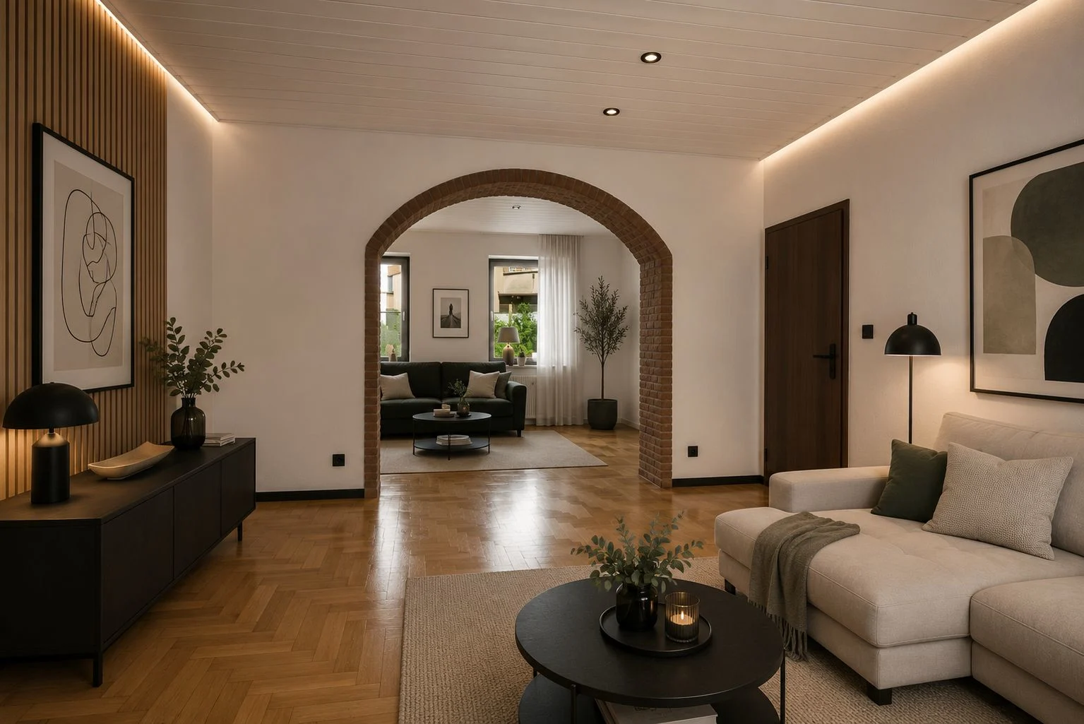 Modernes Wohnzimmer mit Sofa, Rundbogen, Holzfußboden und stilvoller Dekoration.