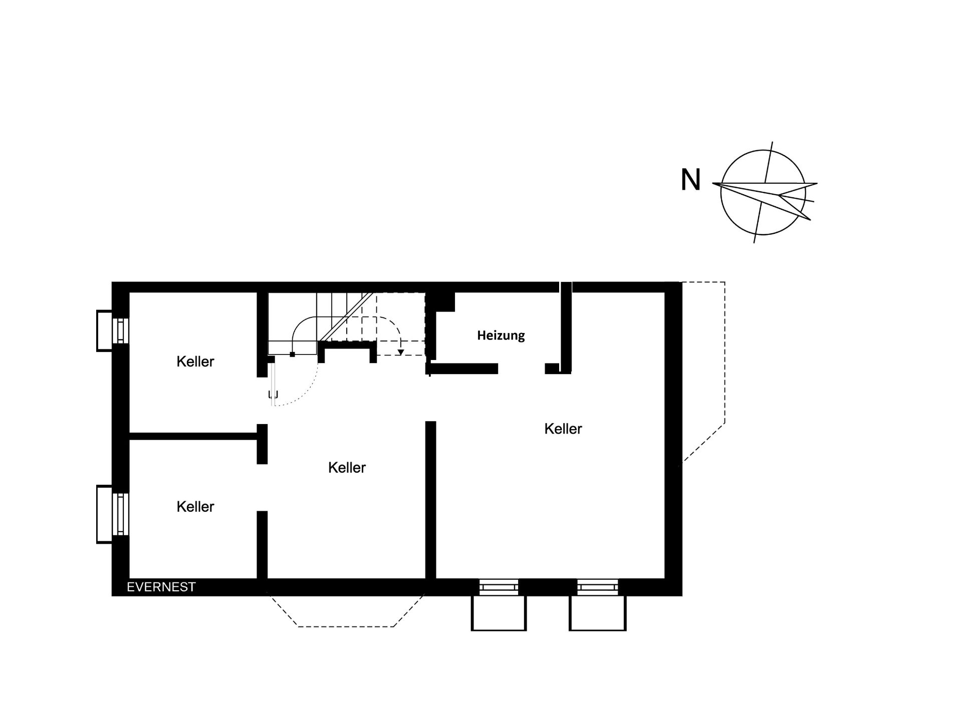 Grundriss eines Kellers mit mehreren Räumen und einem Heizungsraum, Nordpfeil oben rechts.