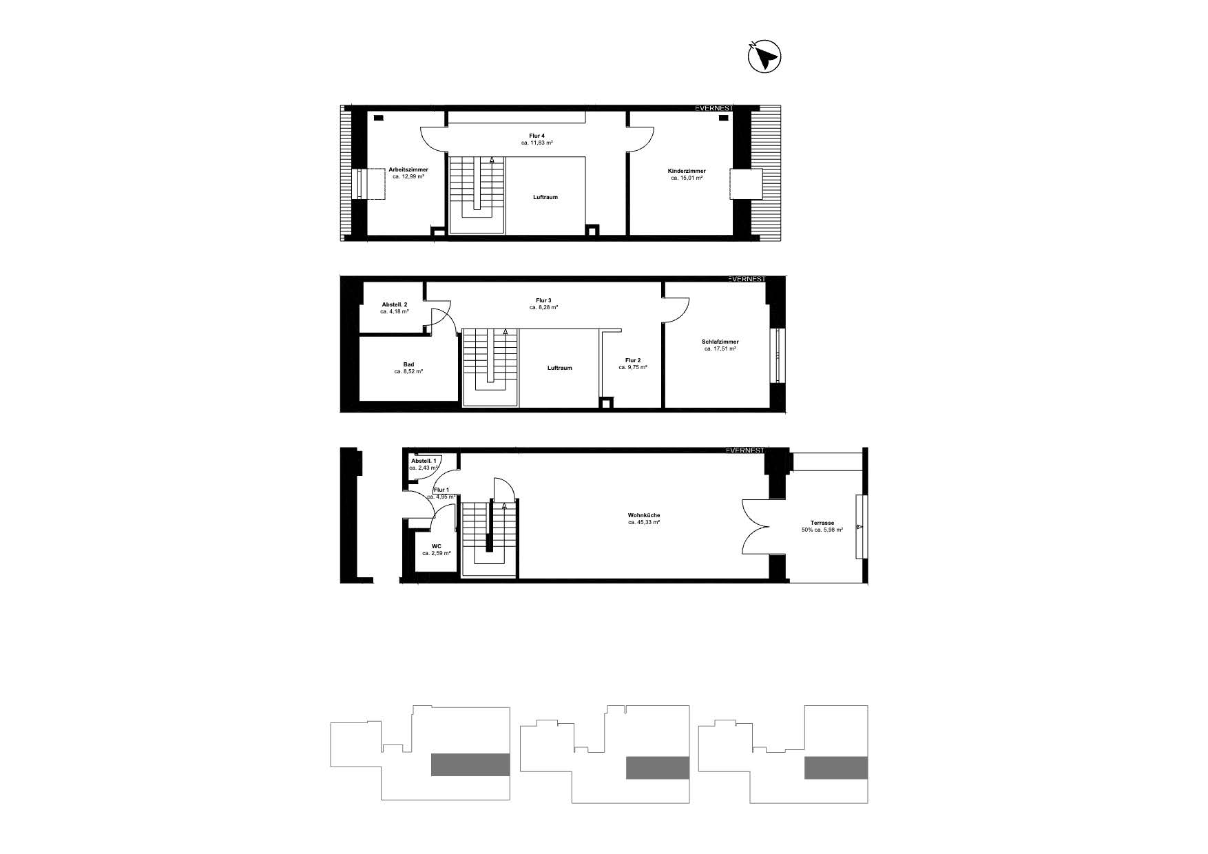 Grundriss eines dreistöckigen Wohnhauses mit Zimmern, Küche, Bad und Terrasse.