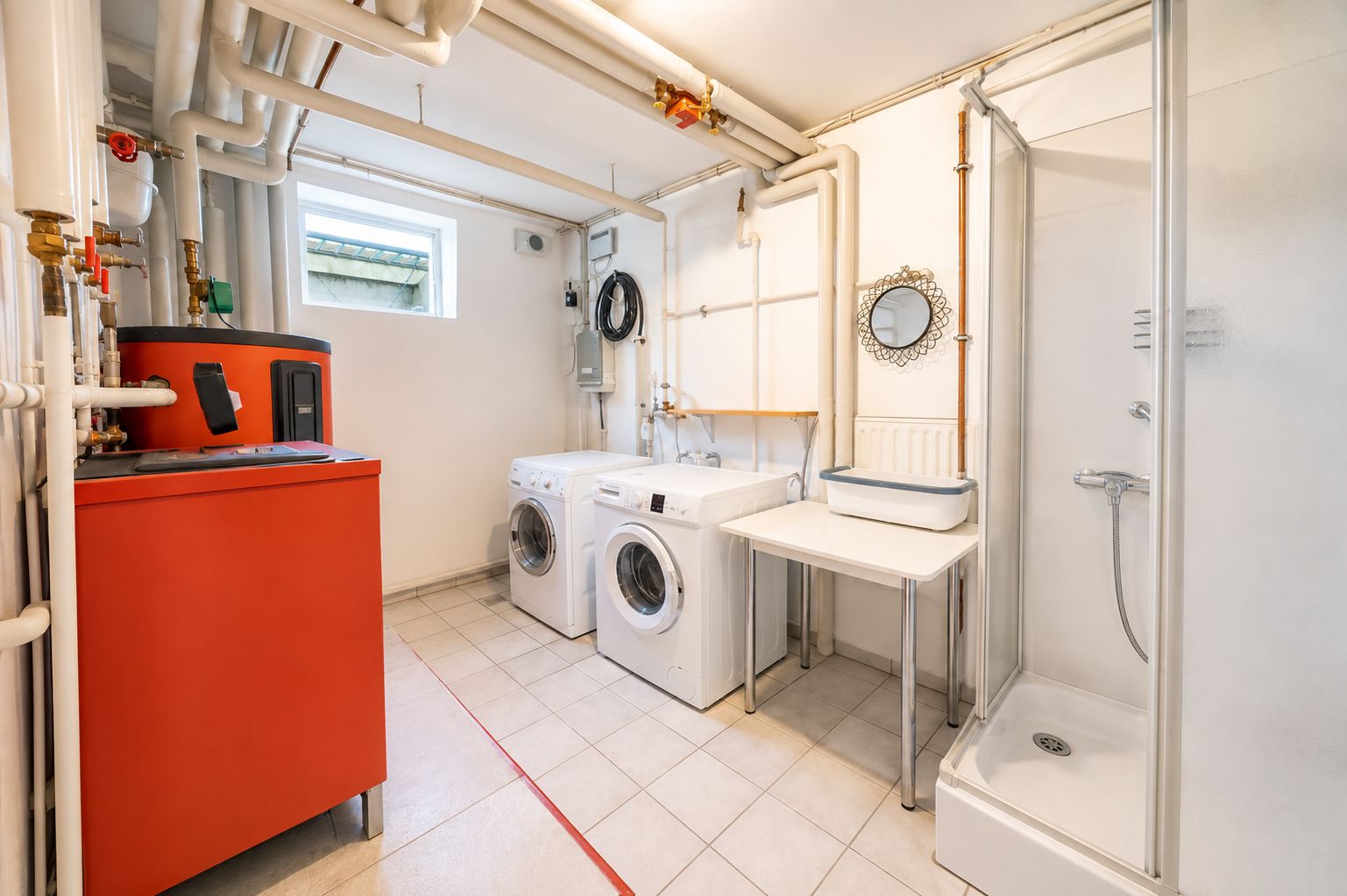Waschküche, Heizung und Dusche