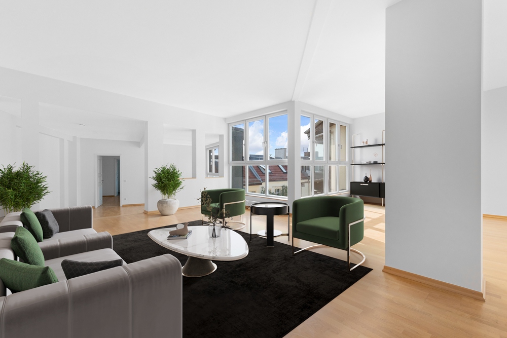 Helles Wohnzimmer mit großen Fenstern, grünen Sesseln, Sofa, Teppich und Zimmerpflanzen.