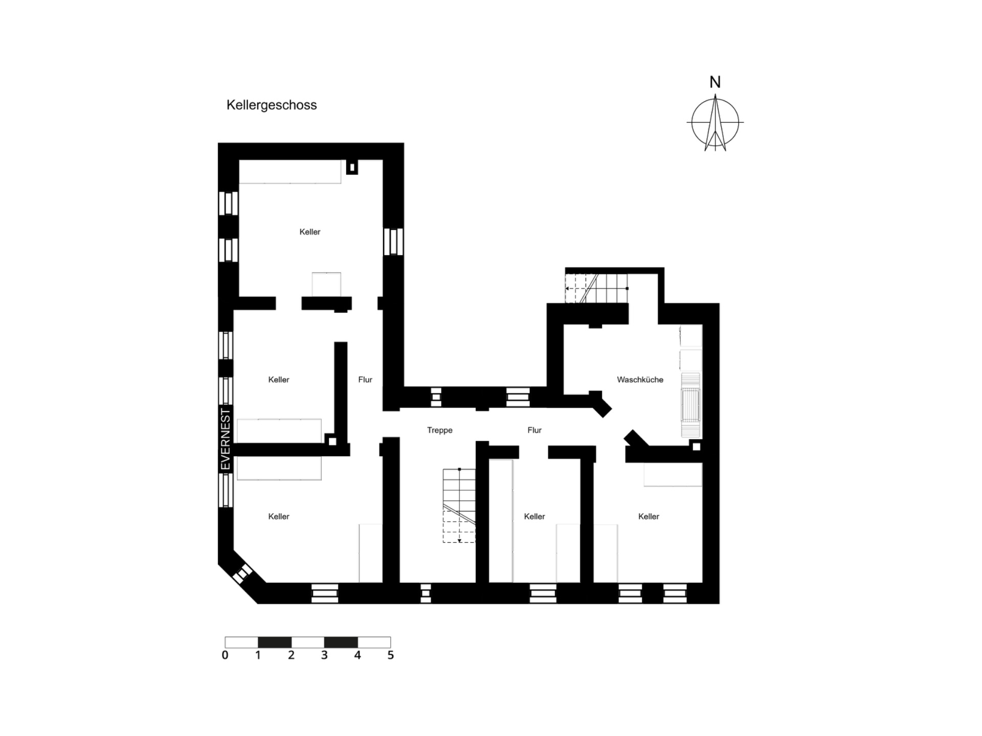 Grundriss des Kellers mit mehreren Kellerräumen, Fluren, Treppe und Waschnische.