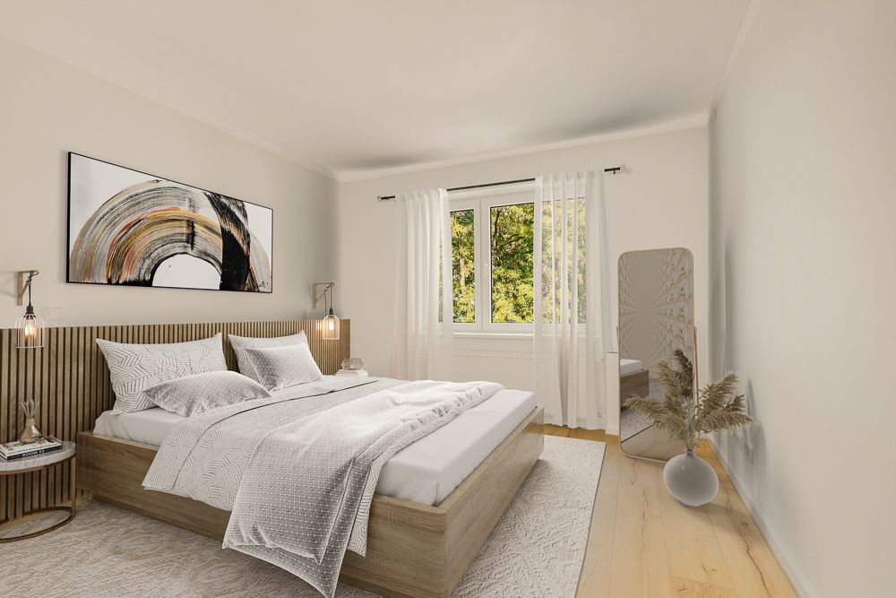 Helles Schlafzimmer mit großem Bett, Fenster, Stehspiegel und moderner Wandkunst.