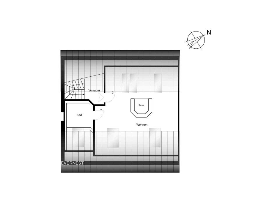 Grundriss mit Vorraum, Bad und großem Wohnbereich mit Kamin.