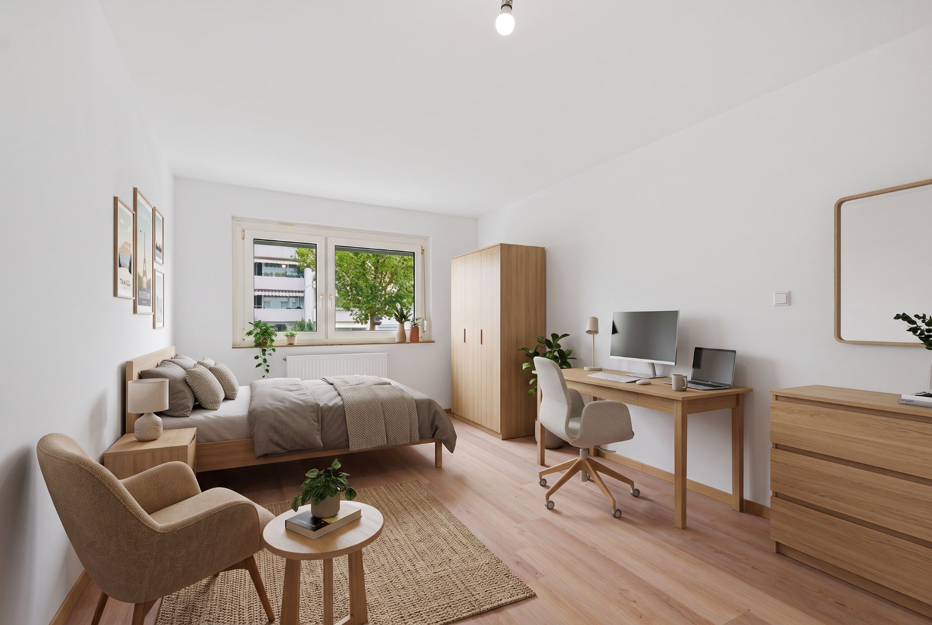 Helles Schlafzimmer mit Bett, Schreibtisch, Stuhl, Kleiderschrank und großen Fenstern.