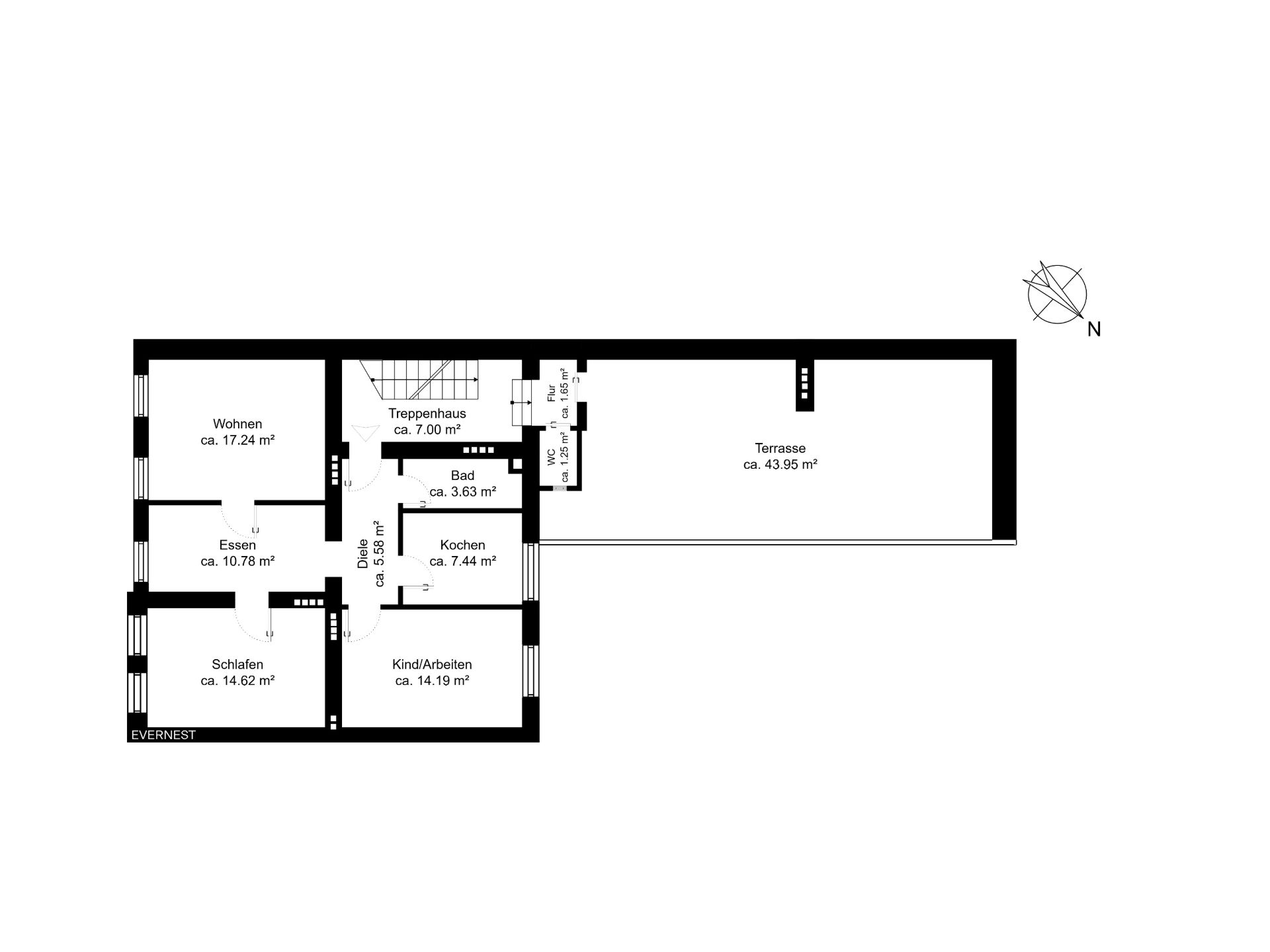 Grundriss mit Wohn-, Ess-, Schlaf-, Kinderzimmer, Küche, Bad, Flur, Treppenhaus und großer Terrasse.