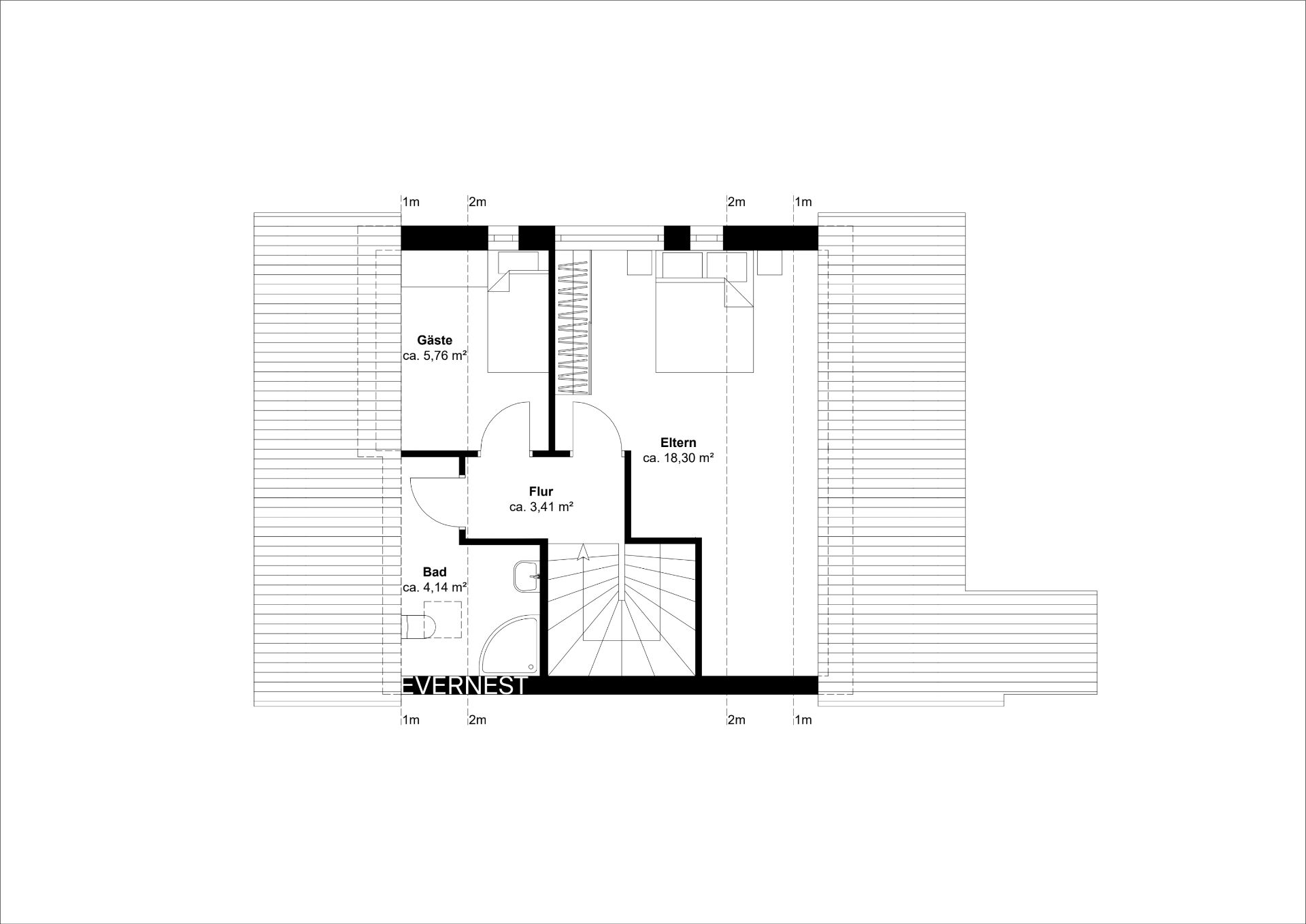 Grundriss mit Gästezimmer, Elternzimmer, Bad und Flur. Treppe führt ins obere Stockwerk.