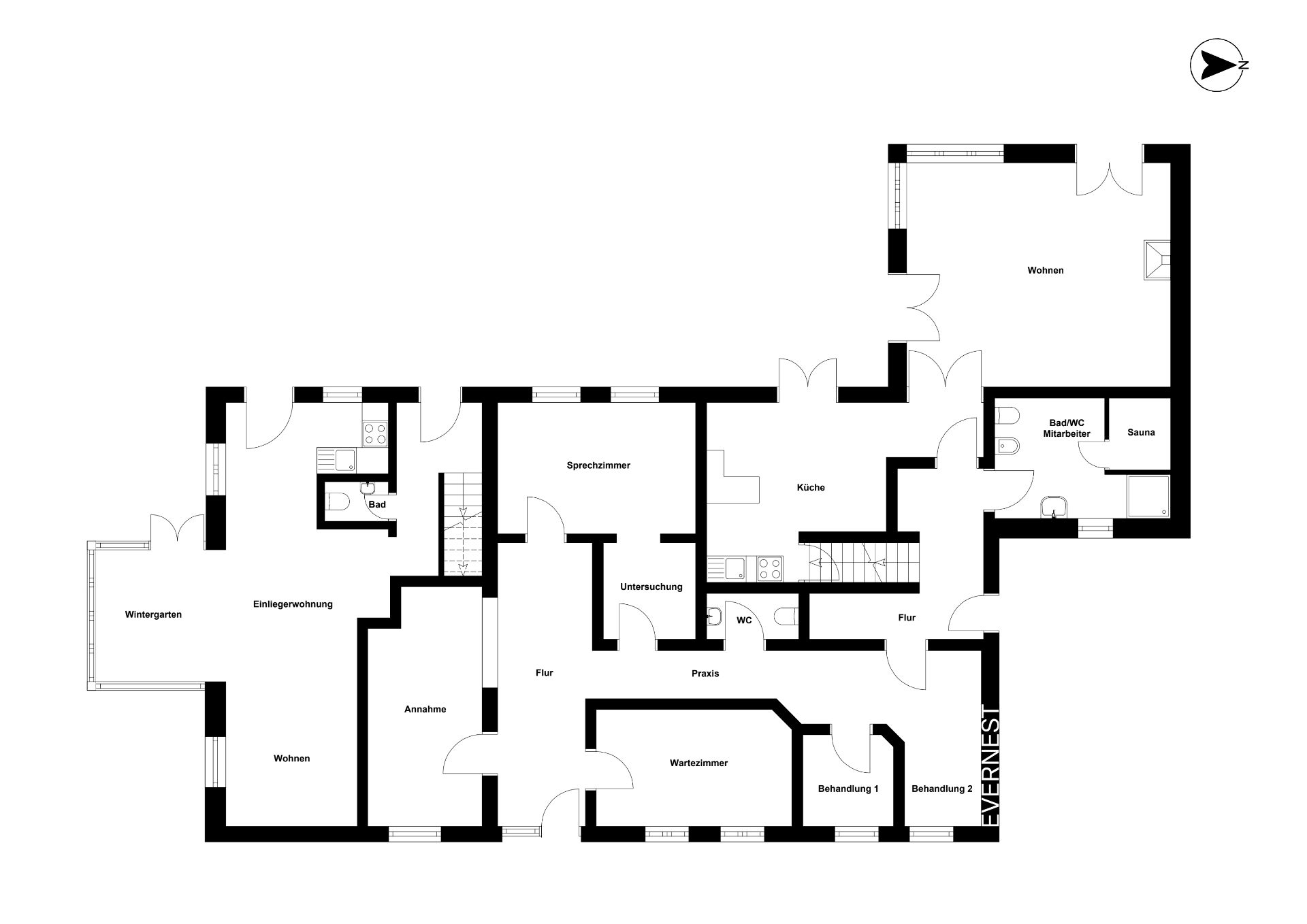 Grundriss eines Wohnhauses mit mehreren Zimmern, Küche, Bädern und Wartebereich.
