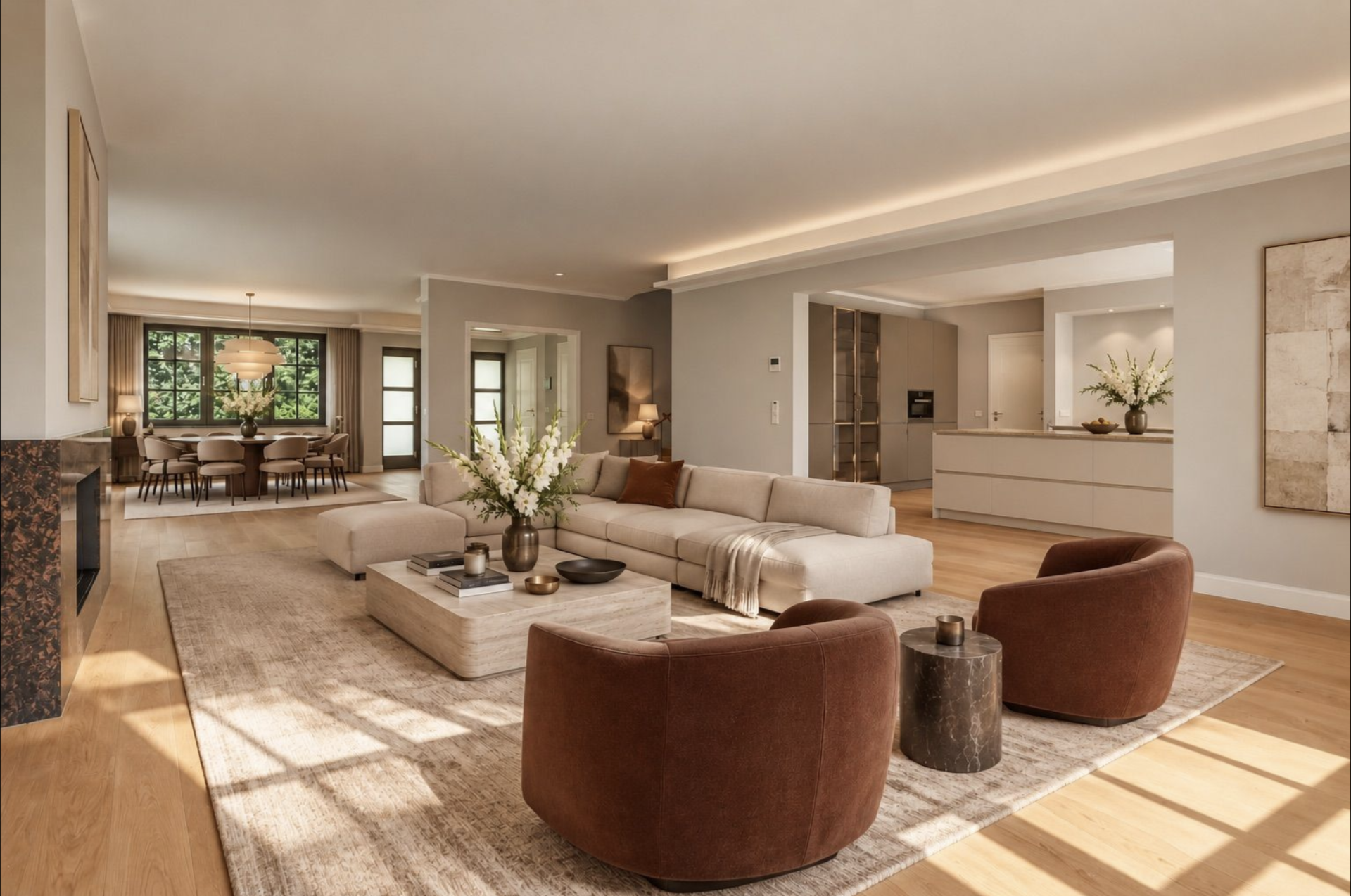 Modernes Wohnzimmer mit beiger Eckcouch, zwei braunen Sesseln und offener Küche.