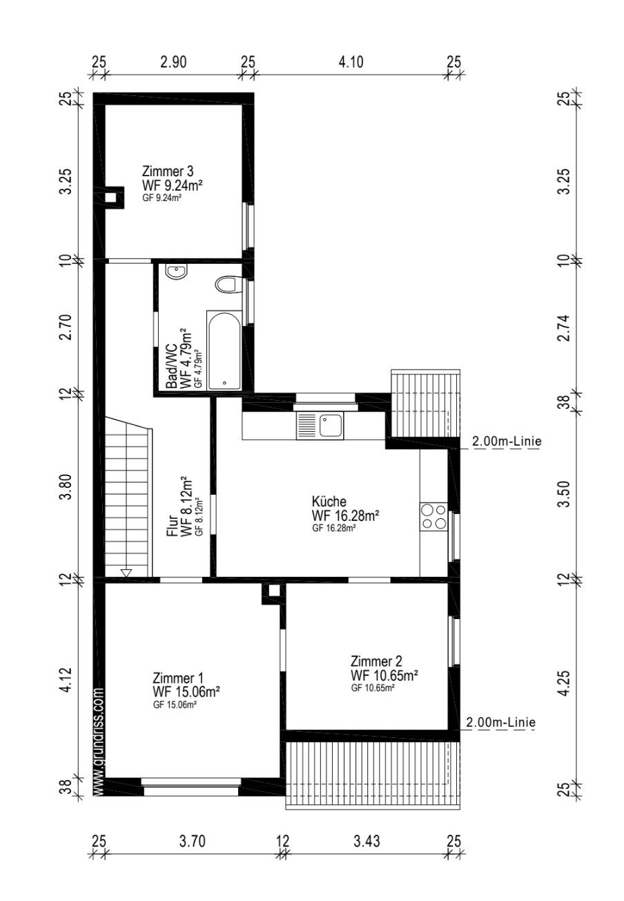 Grundriss einer Wohnung mit drei Zimmern, Küche, Bad und Flur.