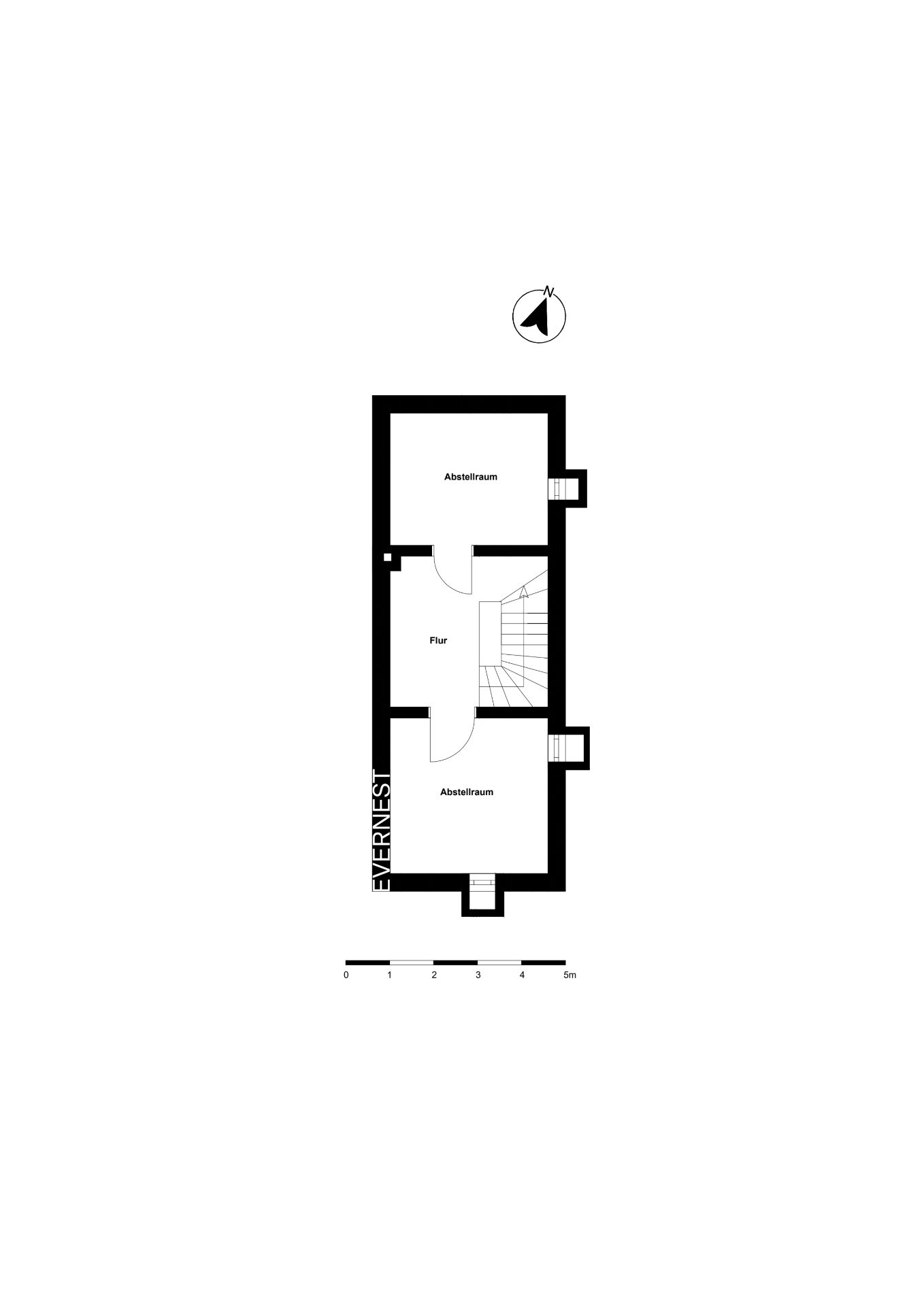 Grundriss mit zwei Abstellräumen und einem Flur, sichtbar sind Treppen und Türen.