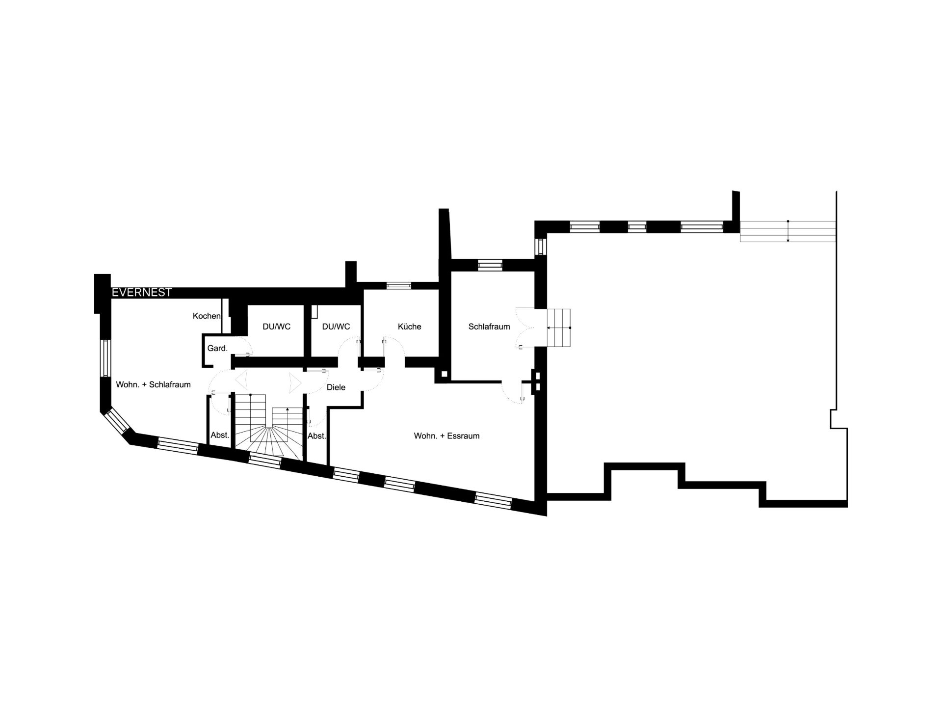 Grundriss einer Wohnung mit mehreren Zimmern, Küche, Schlafräumen und Bädern.