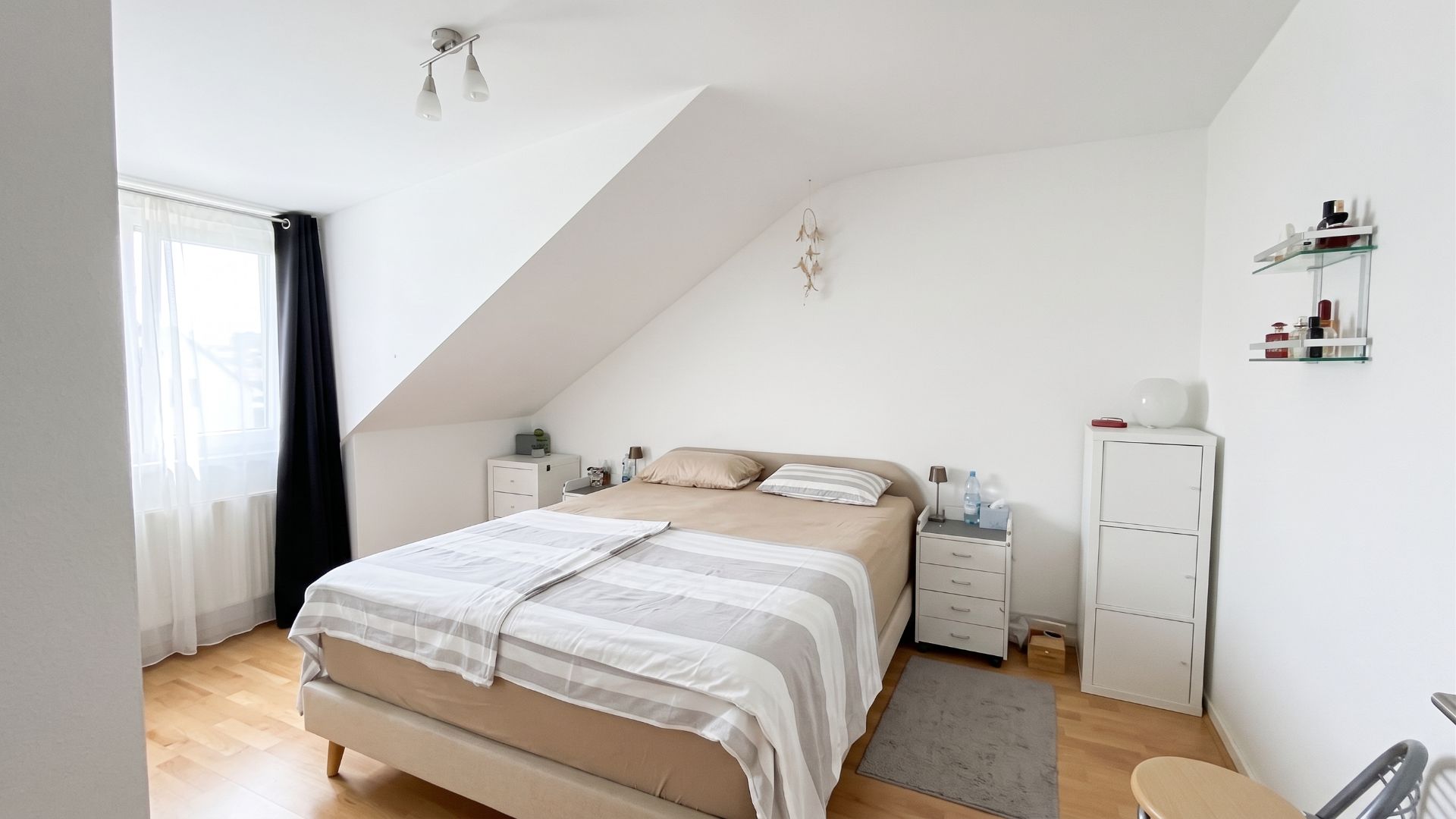Schlafzimmer DG