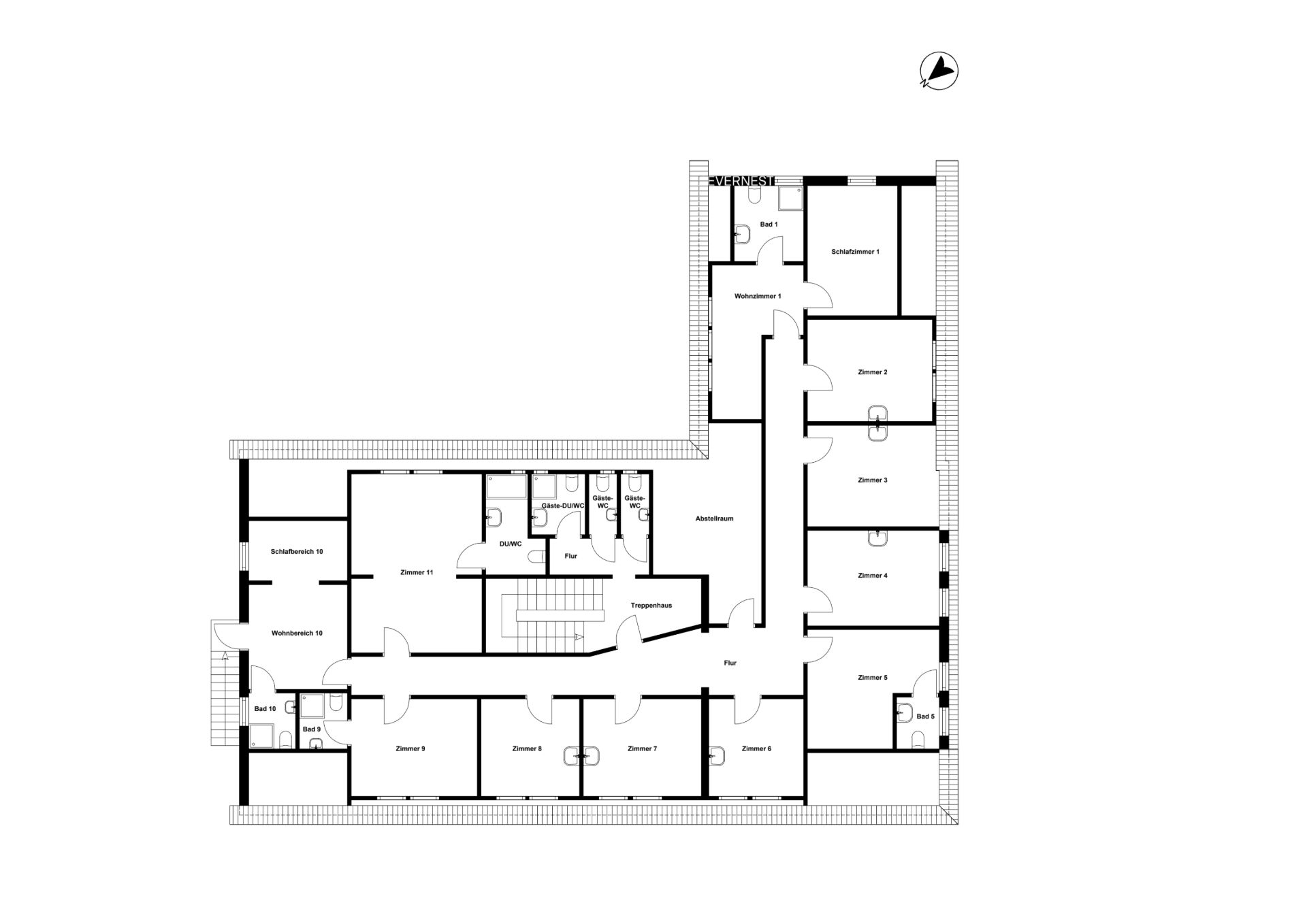 Grundriss eines Wohngebäudes mit mehreren Zimmern, Fluren und Gemeinschaftsräumen.