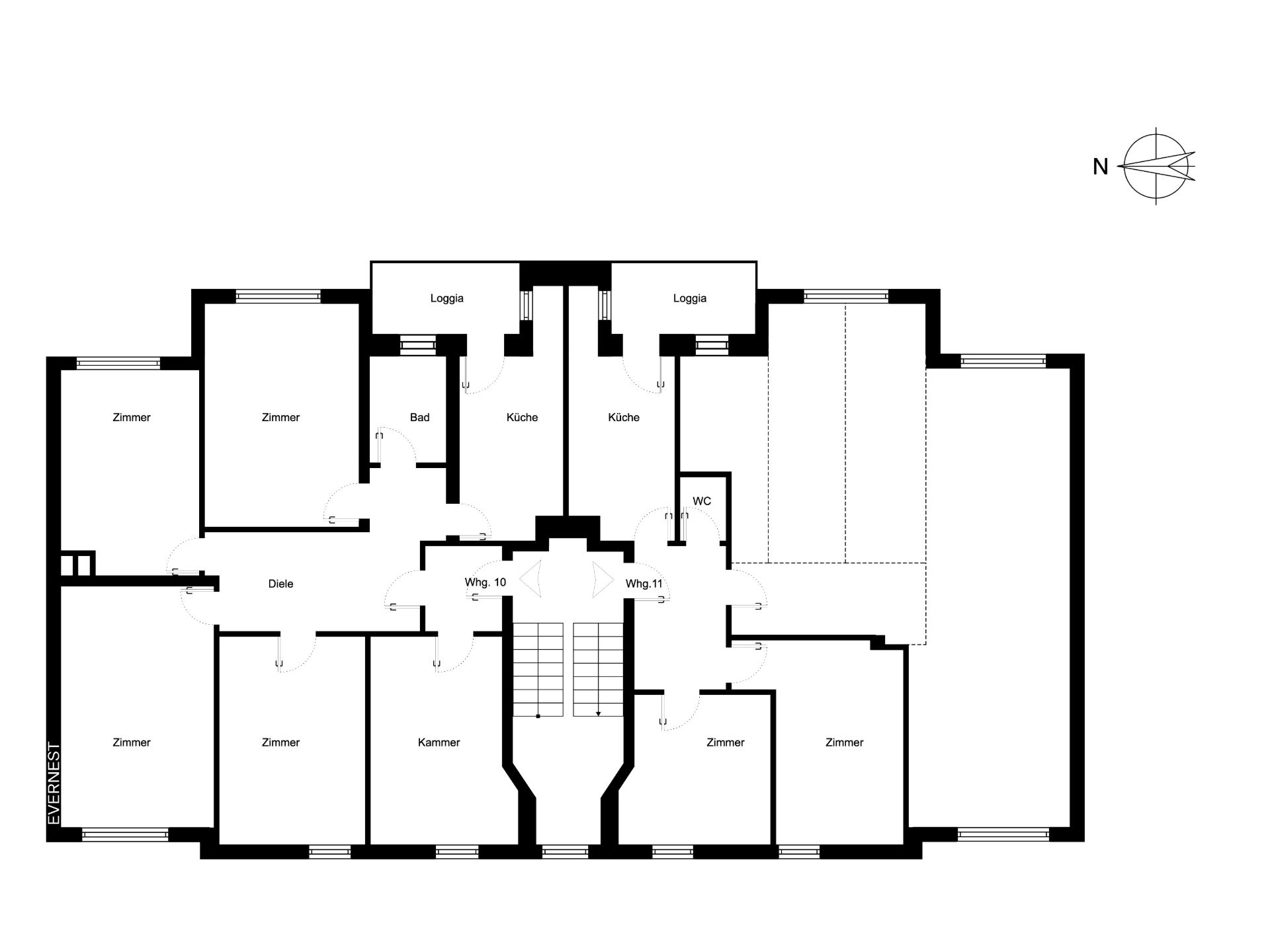 Schwarz-weißer Grundriss einer Wohnung mit mehreren Zimmern, Küchen und Loggien, Treppenhaus in der Mitte.