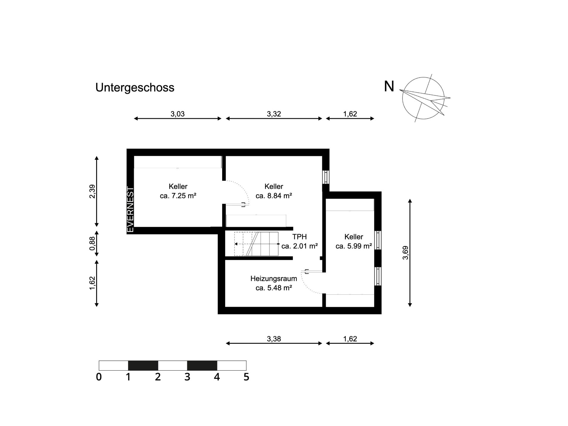 Grundriss eines Untergeschosses mit Keller-, Heizungs- und Technikräumen sowie Maßen.