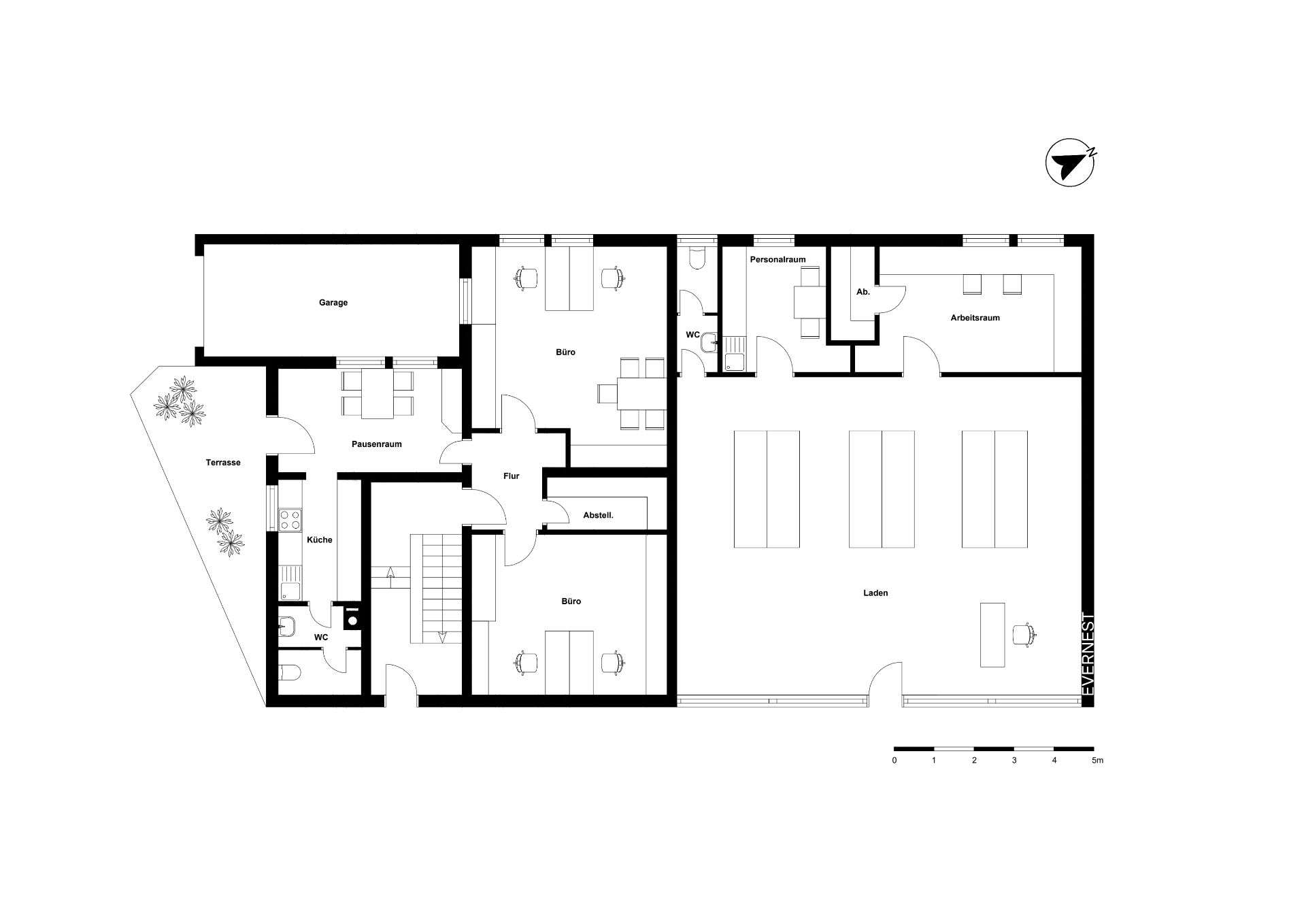 Grundriss einer Wohnung mit Büros, Küche, Terrasse, Garage und großem Lagerraum.