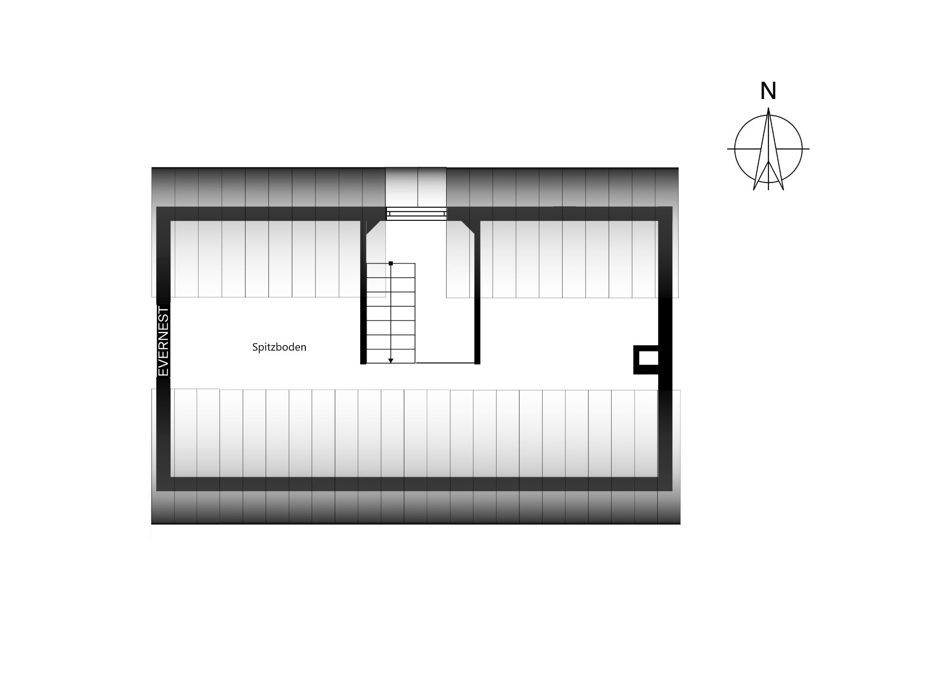 Grundriss eines Spitzbodens mit Treppe in der Mitte und Kompass oben rechts.