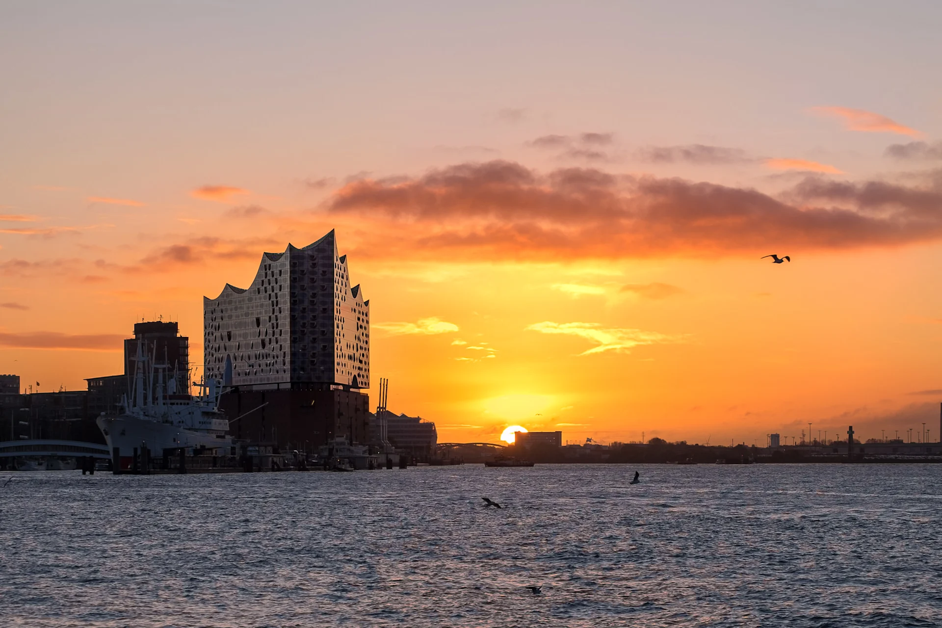 Hamburg Sonnenaufgang Hafen Elphi Elbphilharmonie, copyright:AndreasKreutzer