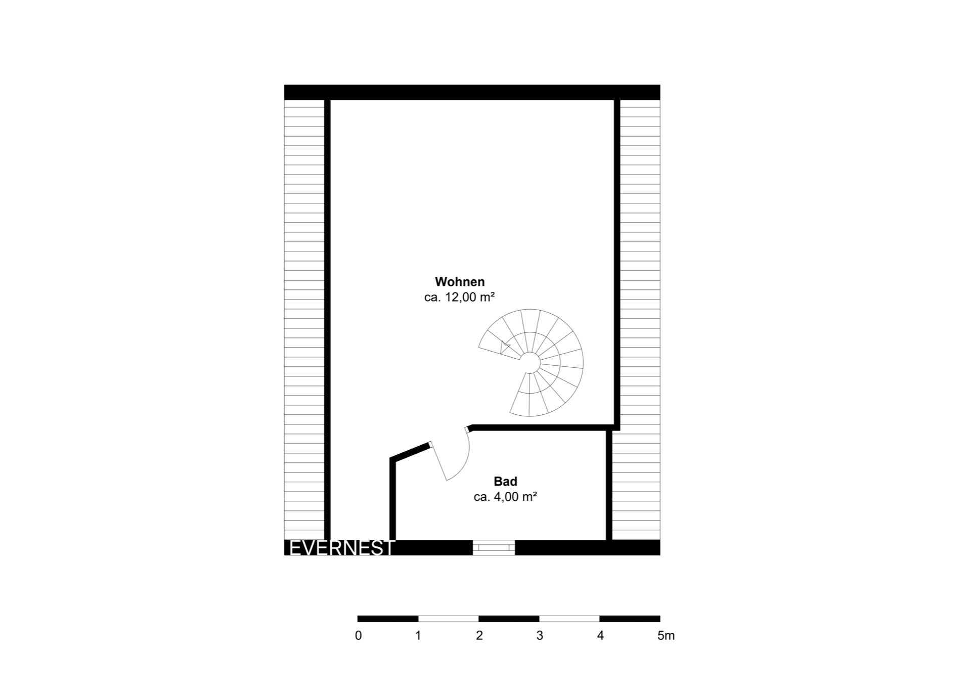 Grundriss mit Wohnzimmer, Badezimmer und Wendeltreppe, Maße sind angegeben.