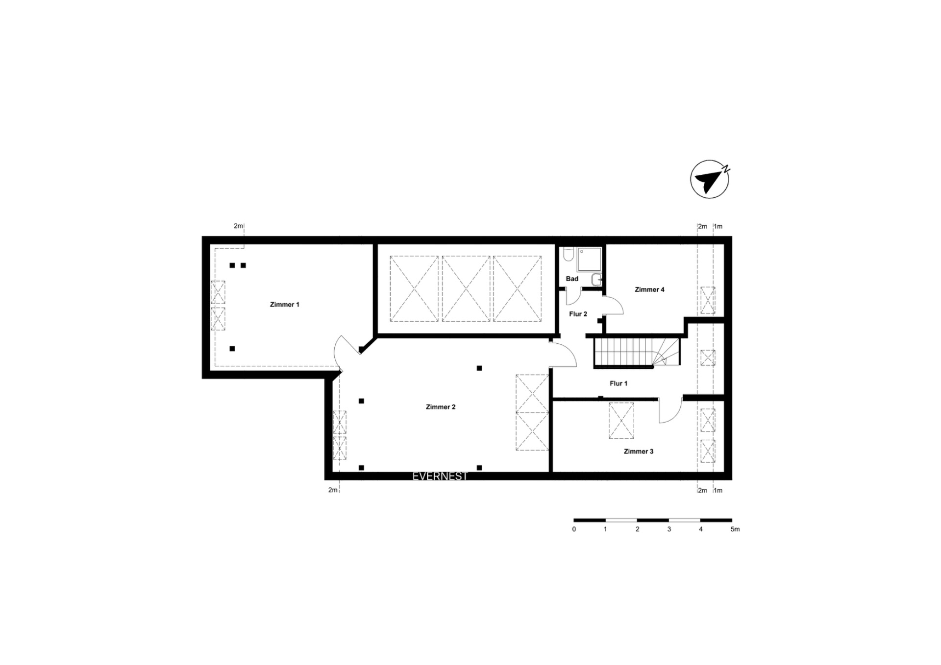 Grundriss mit vier Zimmern, Bad, zwei Fluren und Treppe in einer Wohnung.